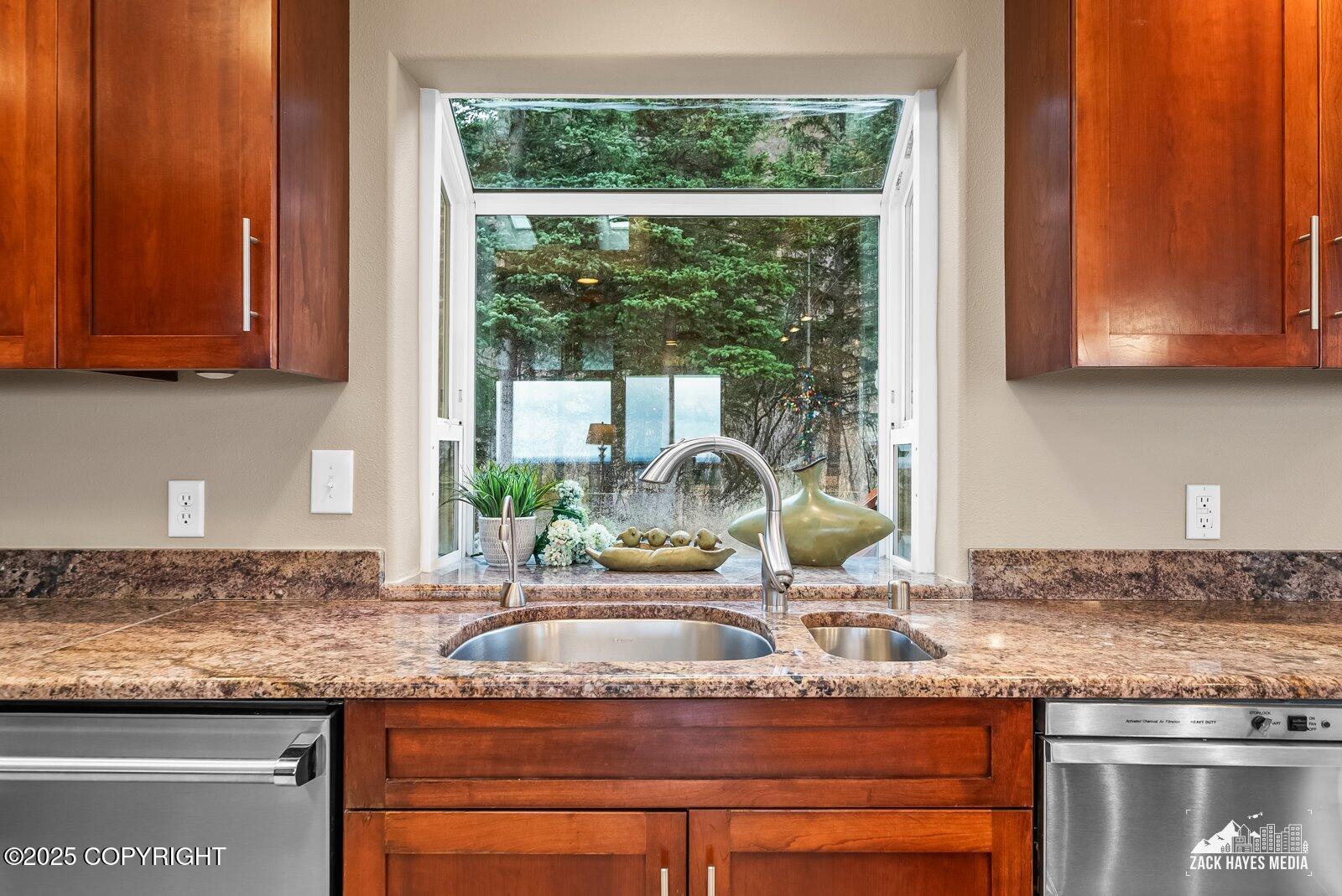 Anchorage, Alaska, 99507, United States, 4 Bedrooms Bedrooms, ,4 BathroomsBathrooms,Residential,Active,1965789