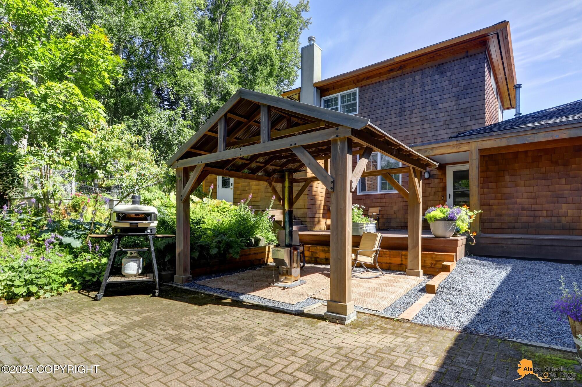 Anchorage, Alaska, 99501, United States, 4 Bedrooms Bedrooms, ,5 BathroomsBathrooms,Residential,Active,1920233