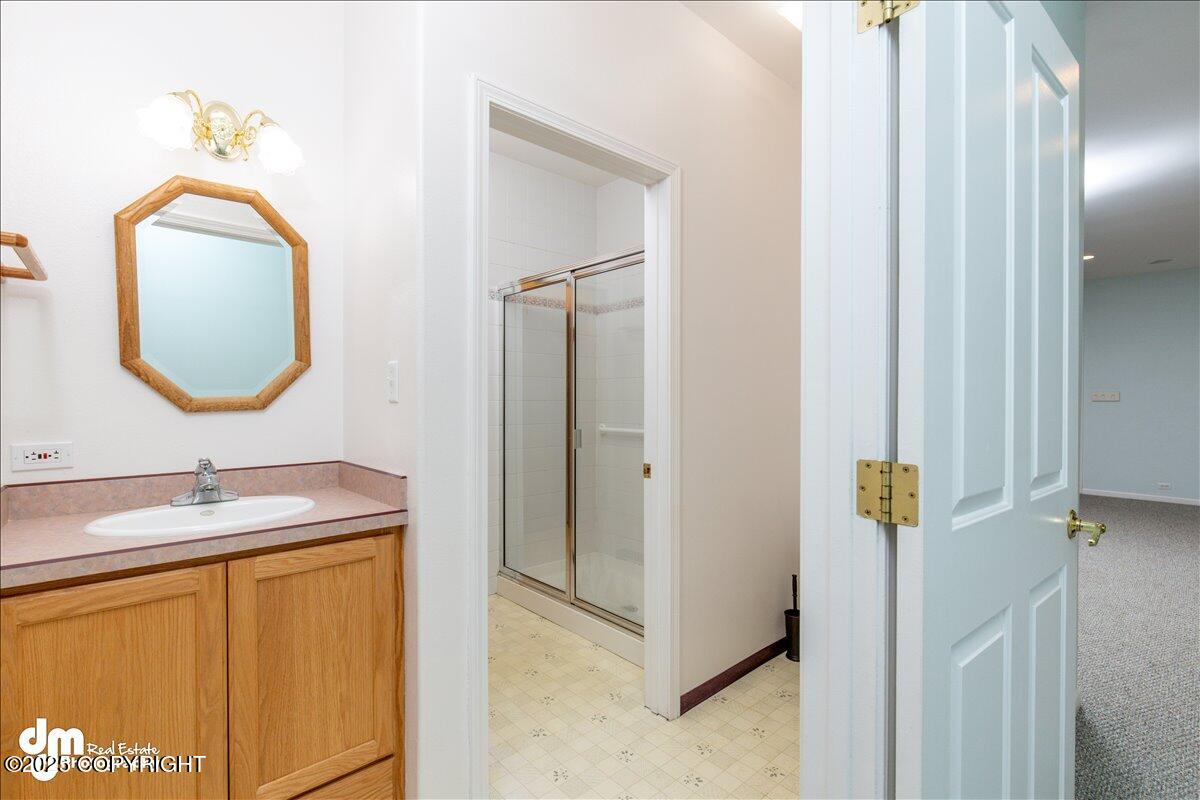 Anchorage, Alaska, 99516, United States, 4 Bedrooms Bedrooms, ,5 BathroomsBathrooms,Residential,Active,1914594