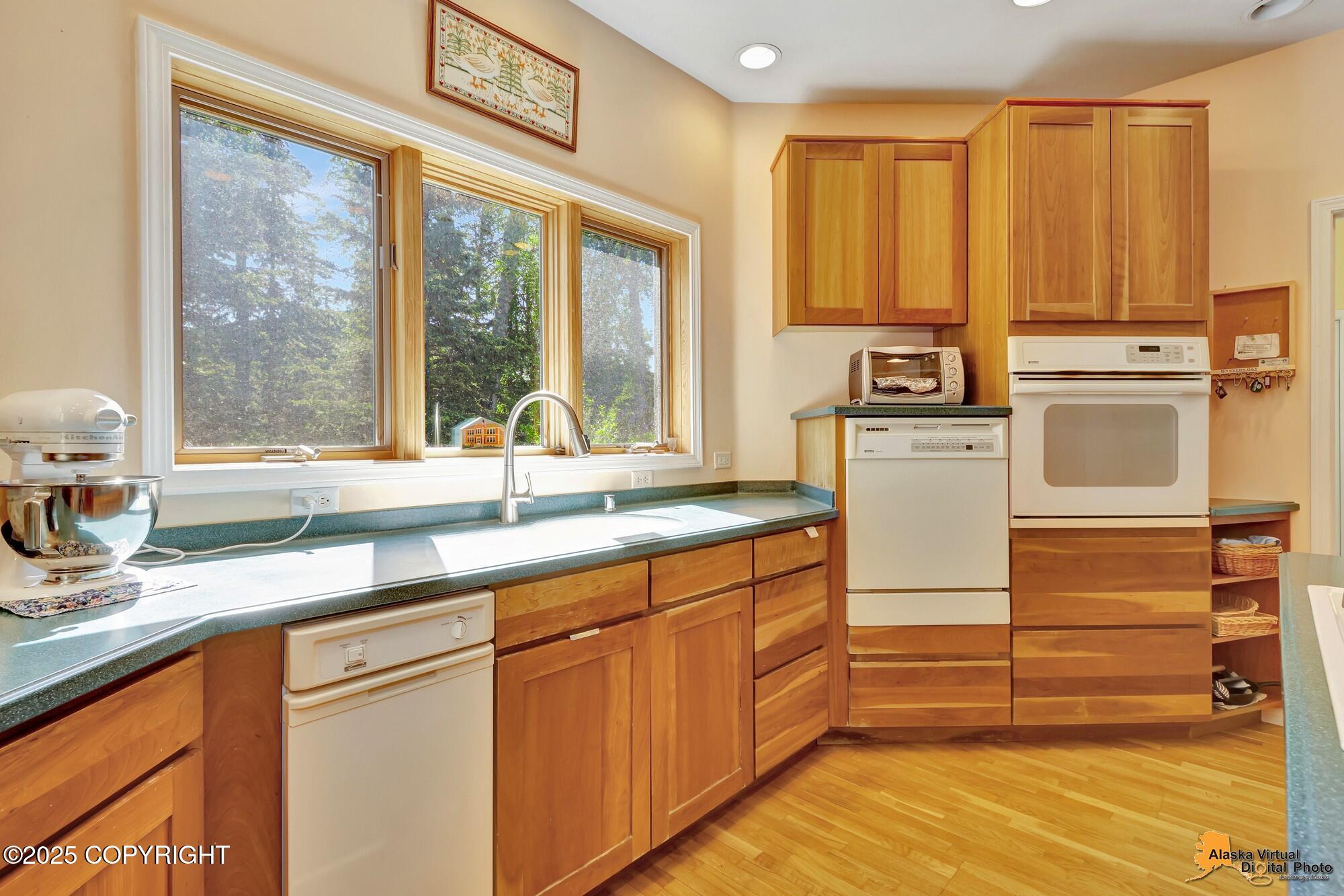Anchorage, Alaska, 99516, United States, 4 Bedrooms Bedrooms, ,5 BathroomsBathrooms,Residential,Active,1914594