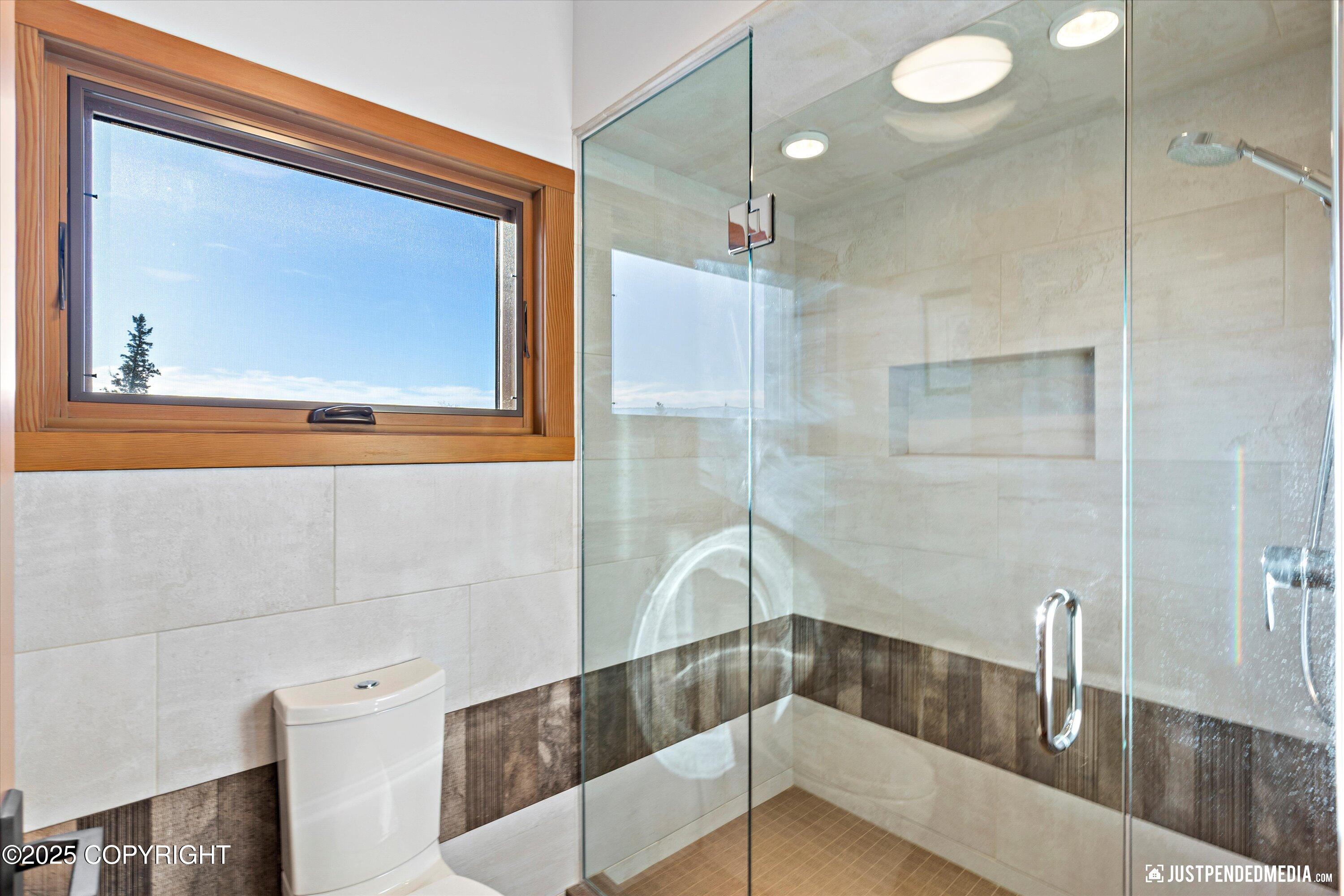 Anchorage, Alaska, 99507, United States, 3 Bedrooms Bedrooms, ,3 BathroomsBathrooms,Residential,Active,1964460