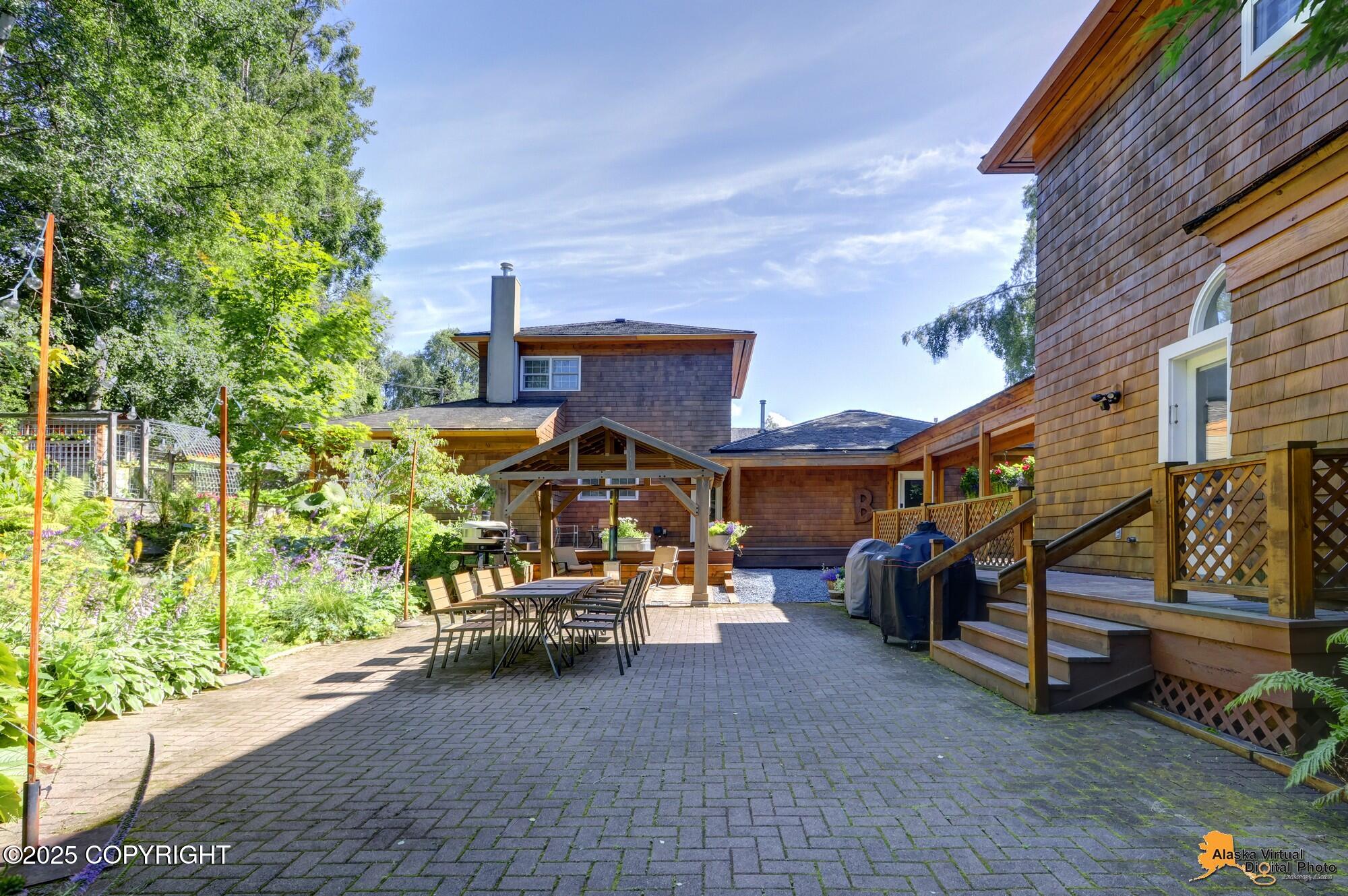 Anchorage, Alaska, 99501, United States, 4 Bedrooms Bedrooms, ,5 BathroomsBathrooms,Residential,Active,1920233