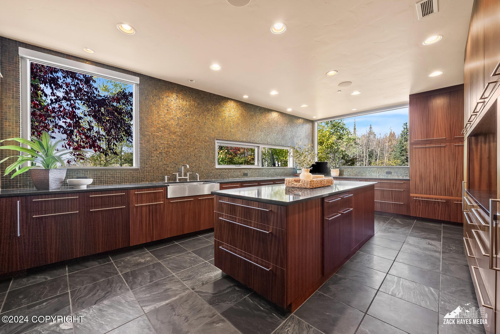 Anchorage, Alaska, 99516, United States, 4 Bedrooms Bedrooms, ,7 BathroomsBathrooms,Residential,Active,1849221