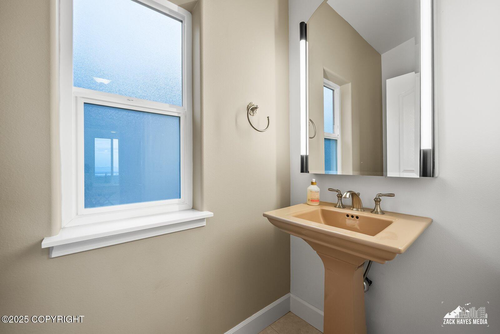 Anchorage, Alaska, 99507, United States, 4 Bedrooms Bedrooms, ,4 BathroomsBathrooms,Residential,Active,1965789