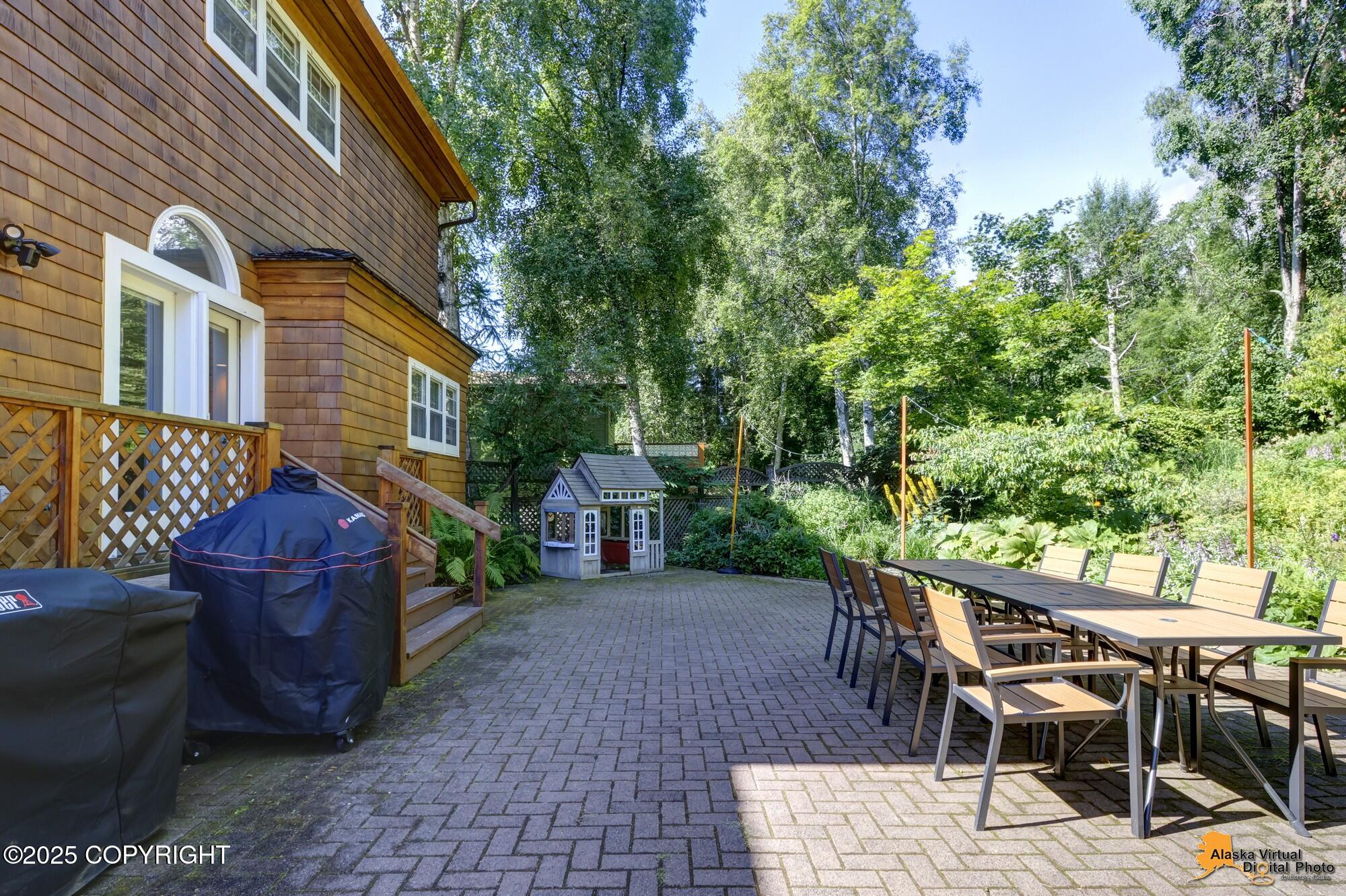 Anchorage, Alaska, 99501, United States, 4 Bedrooms Bedrooms, ,5 BathroomsBathrooms,Residential,Active,1920233