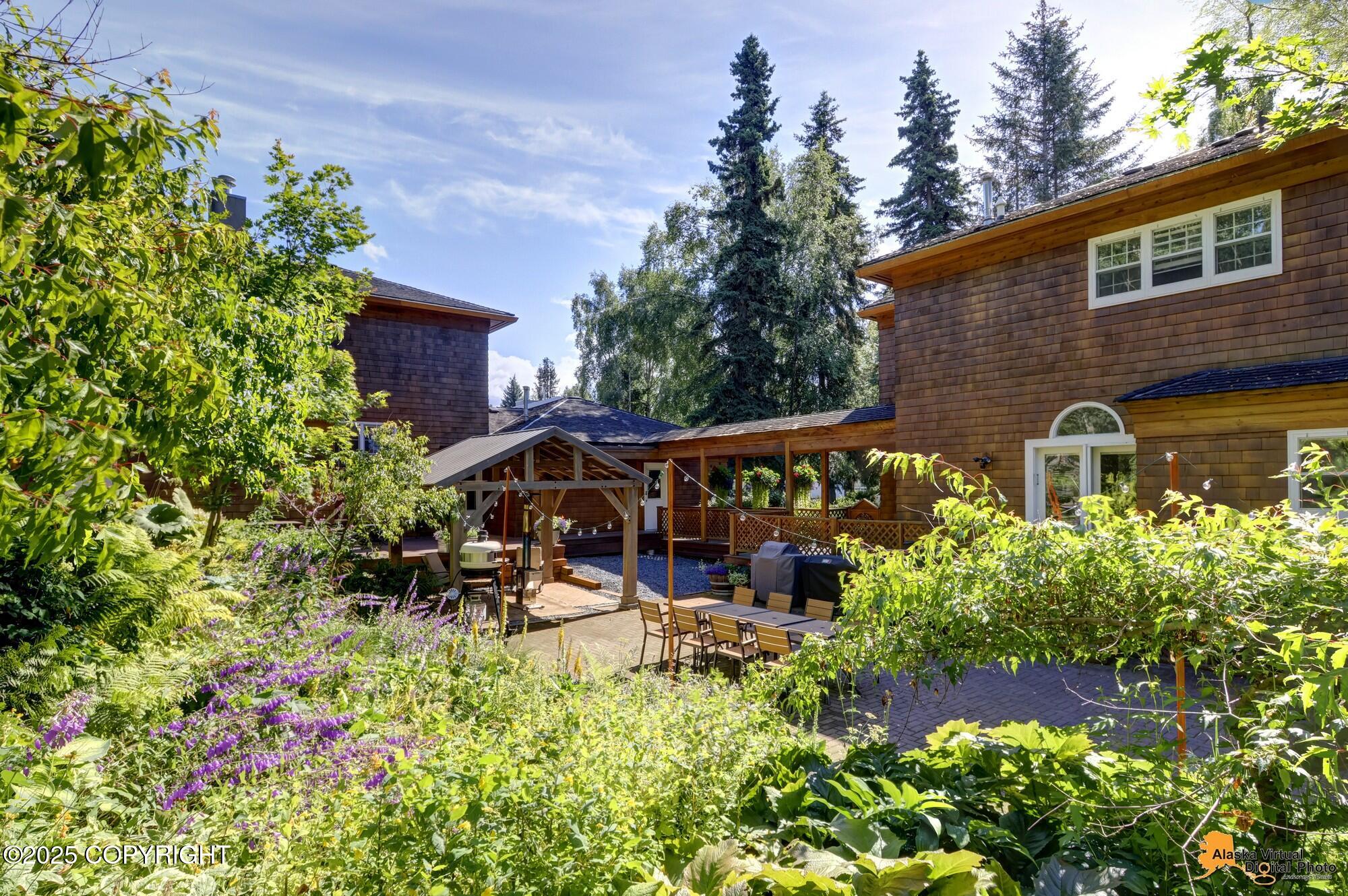 Anchorage, Alaska, 99501, United States, 4 Bedrooms Bedrooms, ,5 BathroomsBathrooms,Residential,Active,1920233