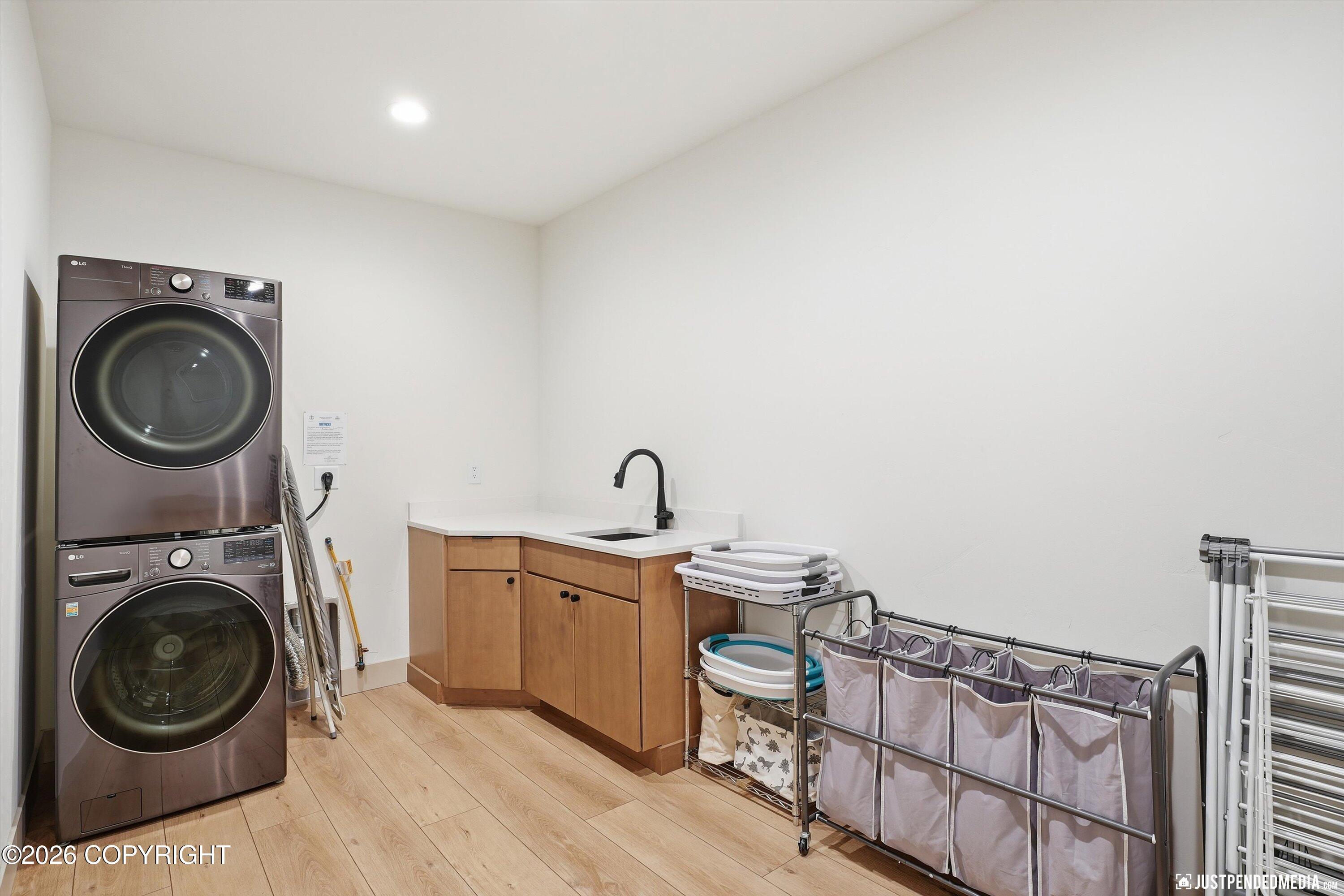 Anchorage, Alaska, 99516, United States, 4 Bedrooms Bedrooms, ,6 BathroomsBathrooms,Residential,Active,2011878