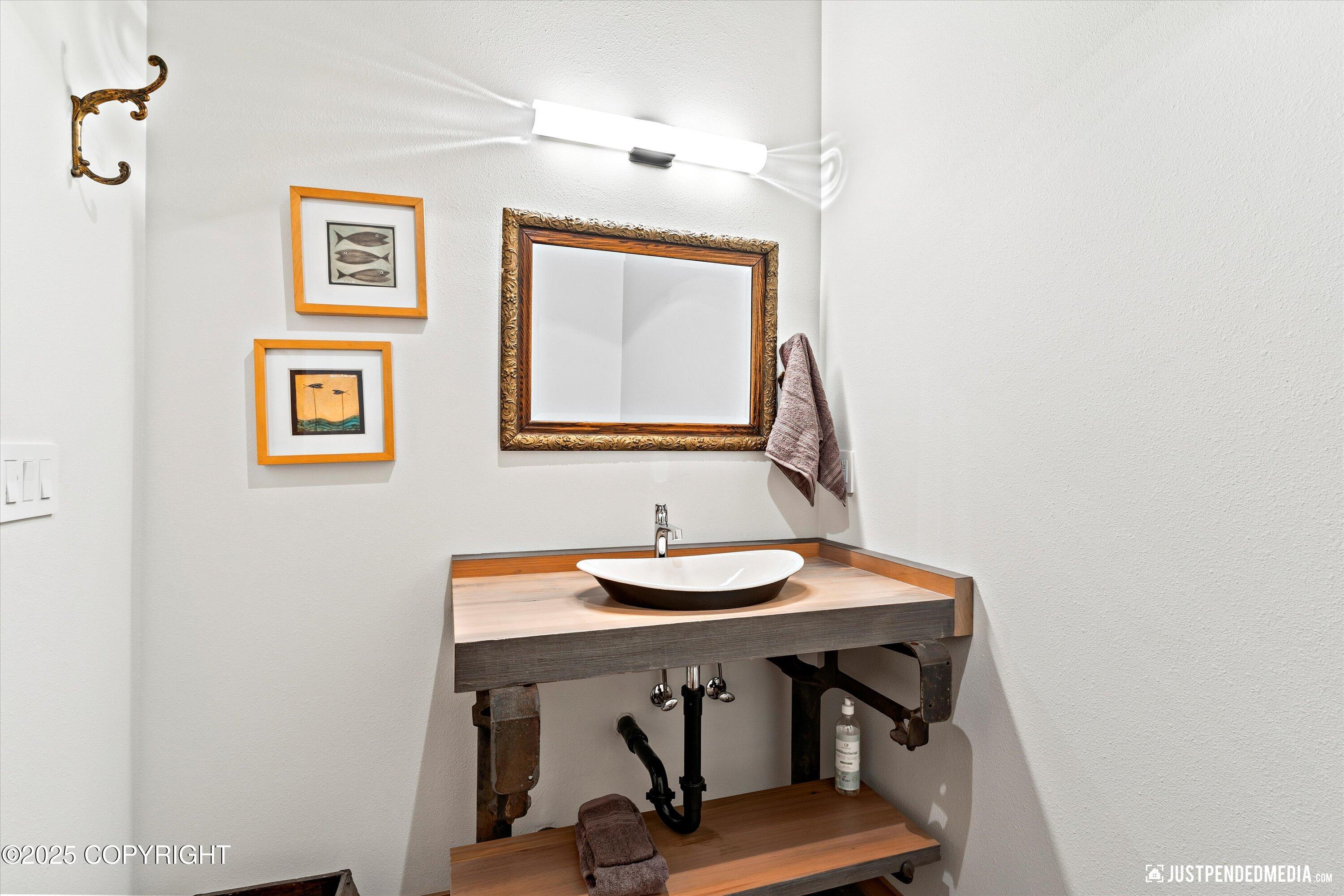 Anchorage, Alaska, 99507, United States, 3 Bedrooms Bedrooms, ,3 BathroomsBathrooms,Residential,Active,1964460