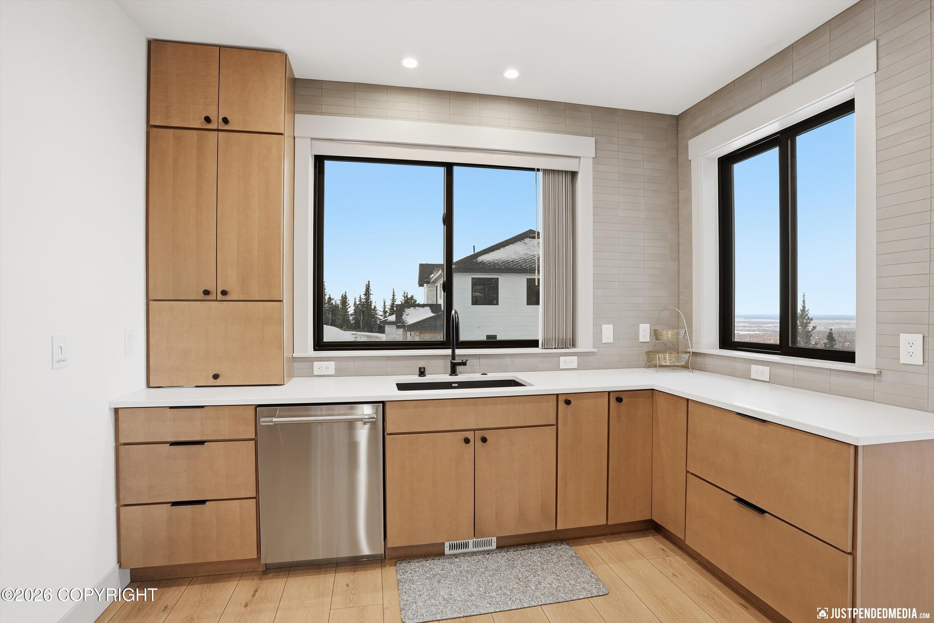 Anchorage, Alaska, 99516, United States, 4 Bedrooms Bedrooms, ,6 BathroomsBathrooms,Residential,Active,2011878