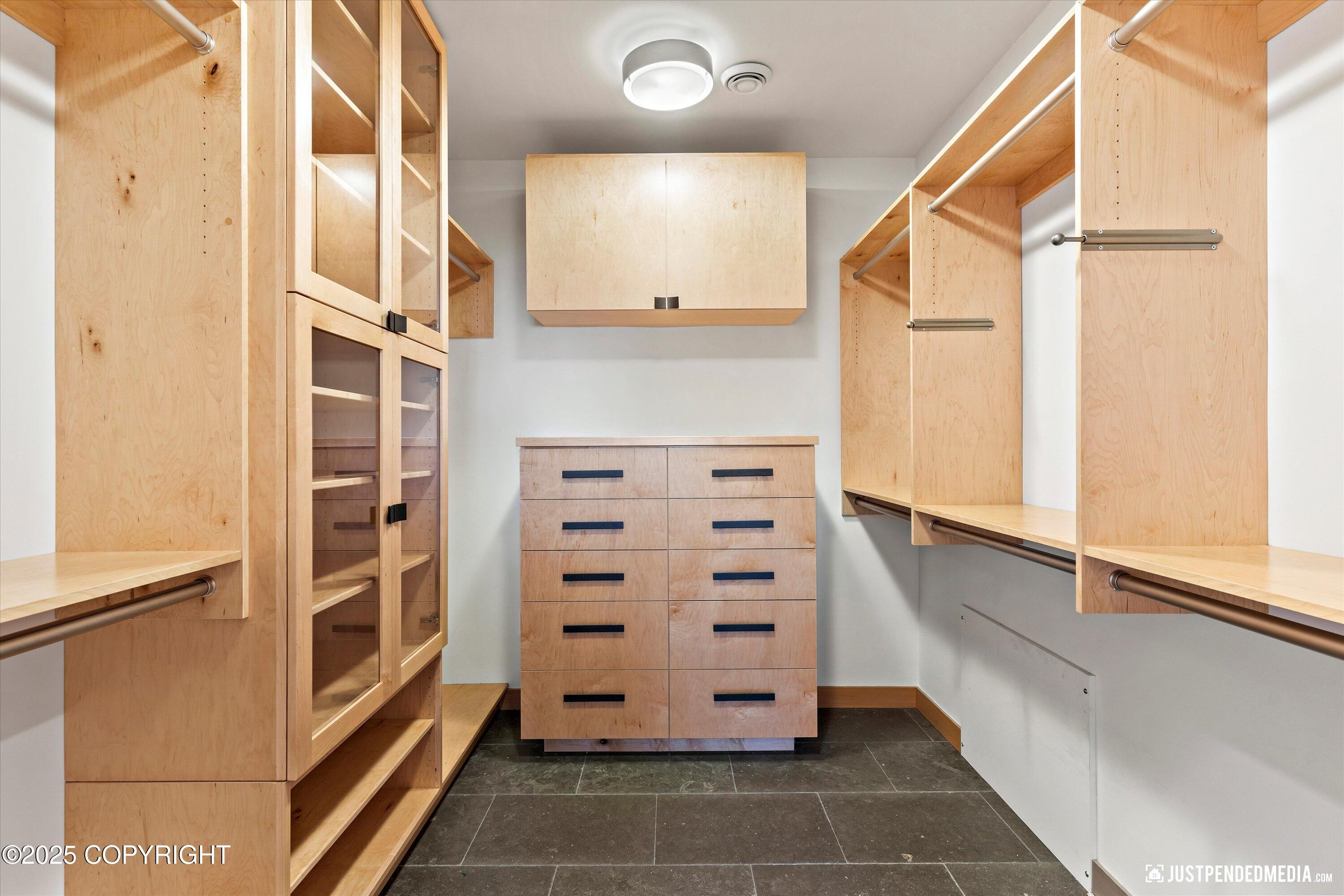 Anchorage, Alaska, 99507, United States, 3 Bedrooms Bedrooms, ,3 BathroomsBathrooms,Residential,Active,1964460