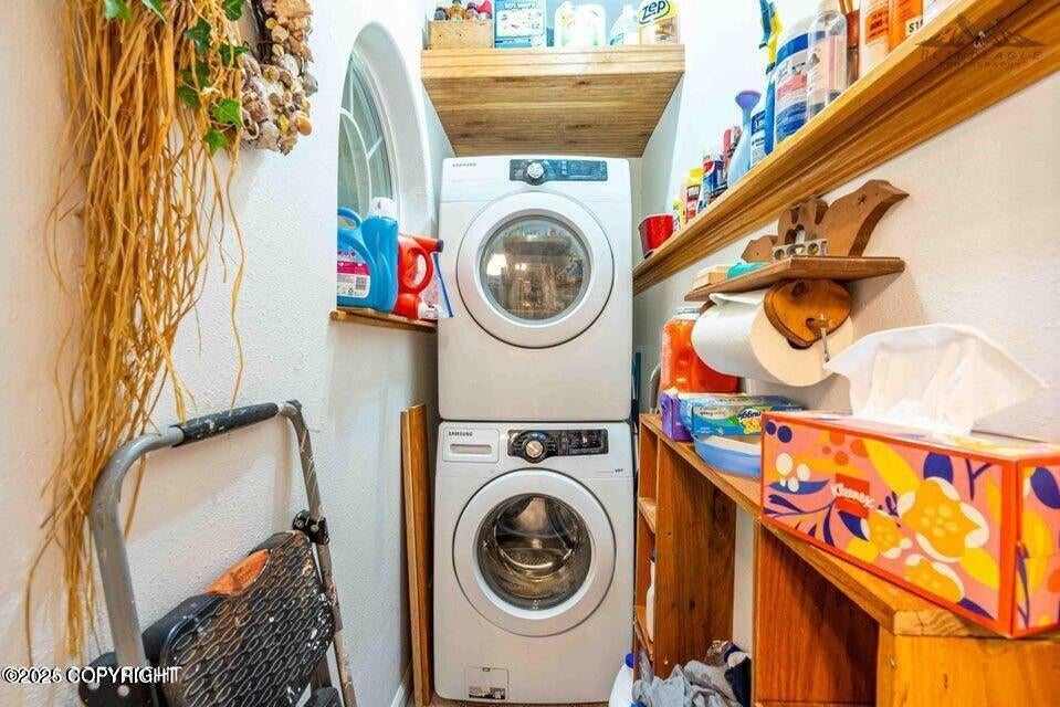 Wasilla, Alaska, 99654, United States, 7 Bedrooms Bedrooms, ,6 BathroomsBathrooms,Residential,Active,2006817