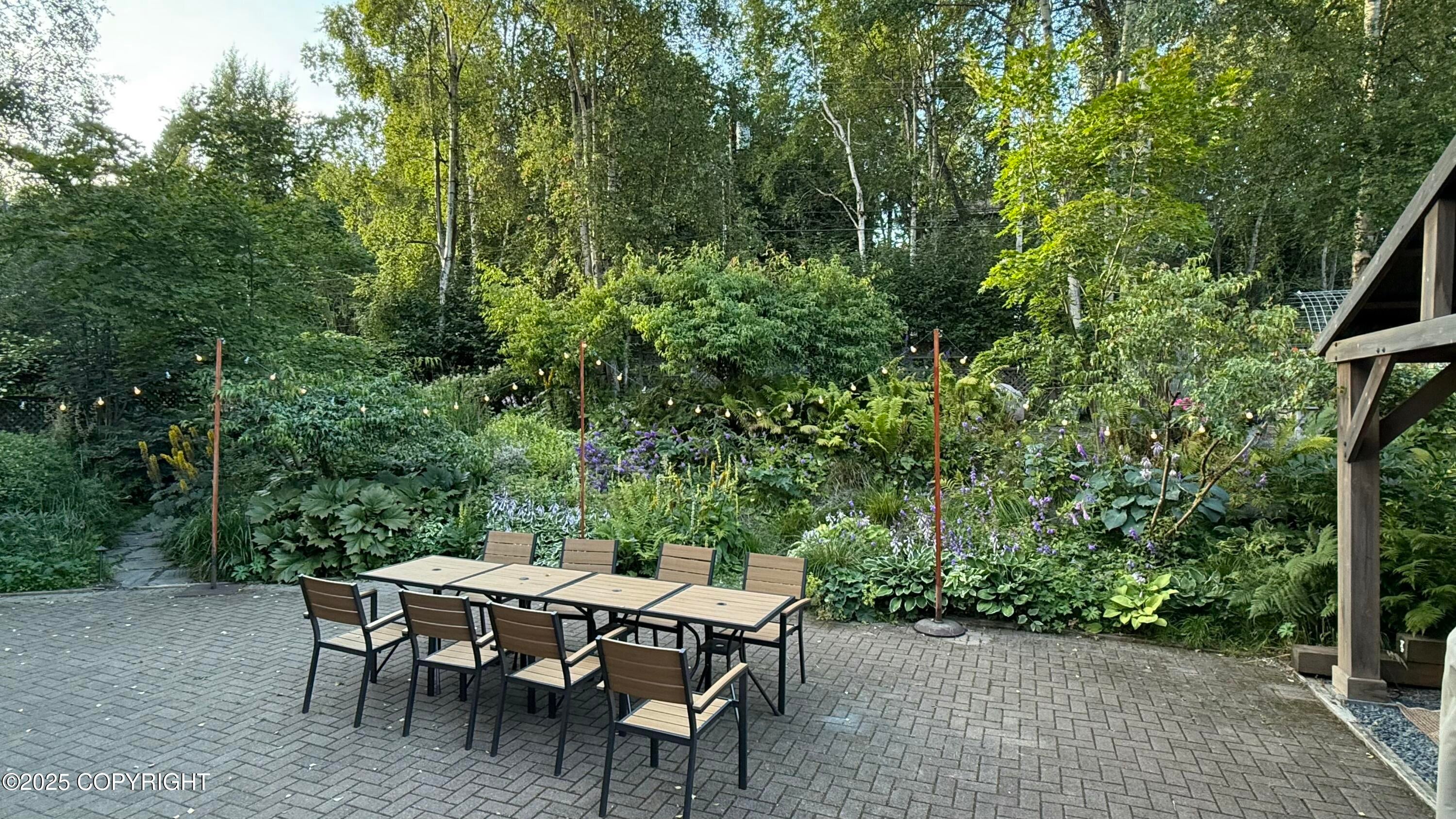 Anchorage, Alaska, 99501, United States, 4 Bedrooms Bedrooms, ,5 BathroomsBathrooms,Residential,Active,1920233