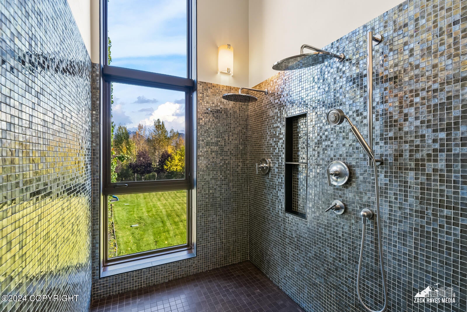 Anchorage, Alaska, 99516, United States, 4 Bedrooms Bedrooms, ,7 BathroomsBathrooms,Residential,Active,1849221
