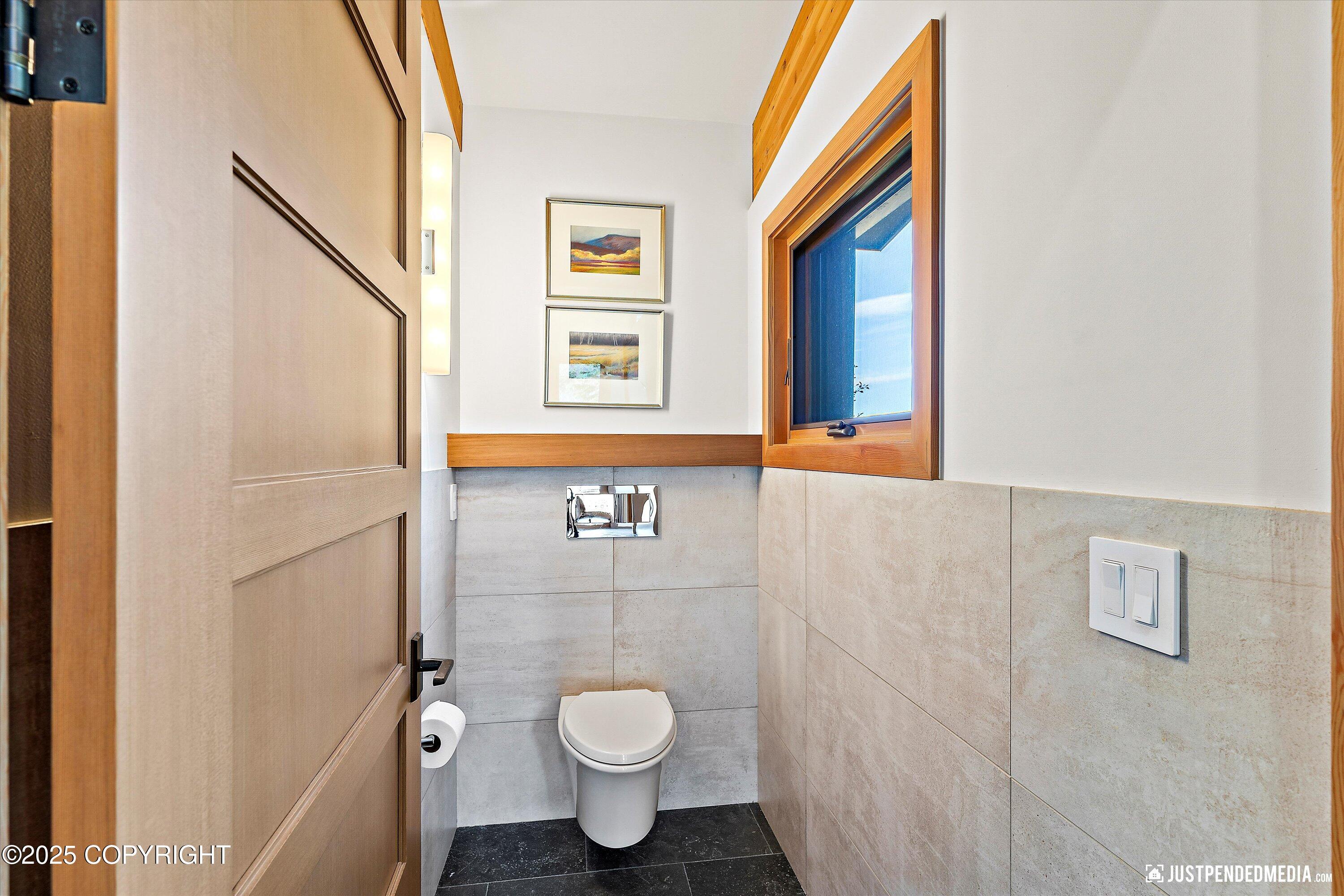 Anchorage, Alaska, 99507, United States, 3 Bedrooms Bedrooms, ,3 BathroomsBathrooms,Residential,Active,1964460