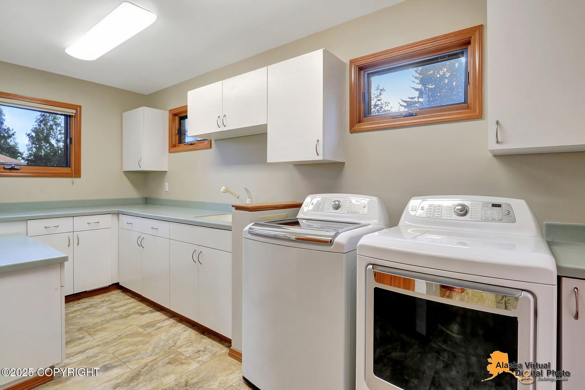 Anchorage, Alaska, 99504, United States, 6 Bedrooms Bedrooms, ,5 BathroomsBathrooms,Residential,Active,1926712