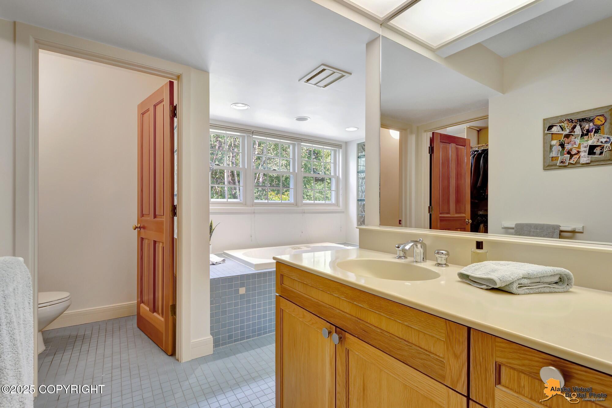 Anchorage, Alaska, 99501, United States, 4 Bedrooms Bedrooms, ,5 BathroomsBathrooms,Residential,Active,1920233