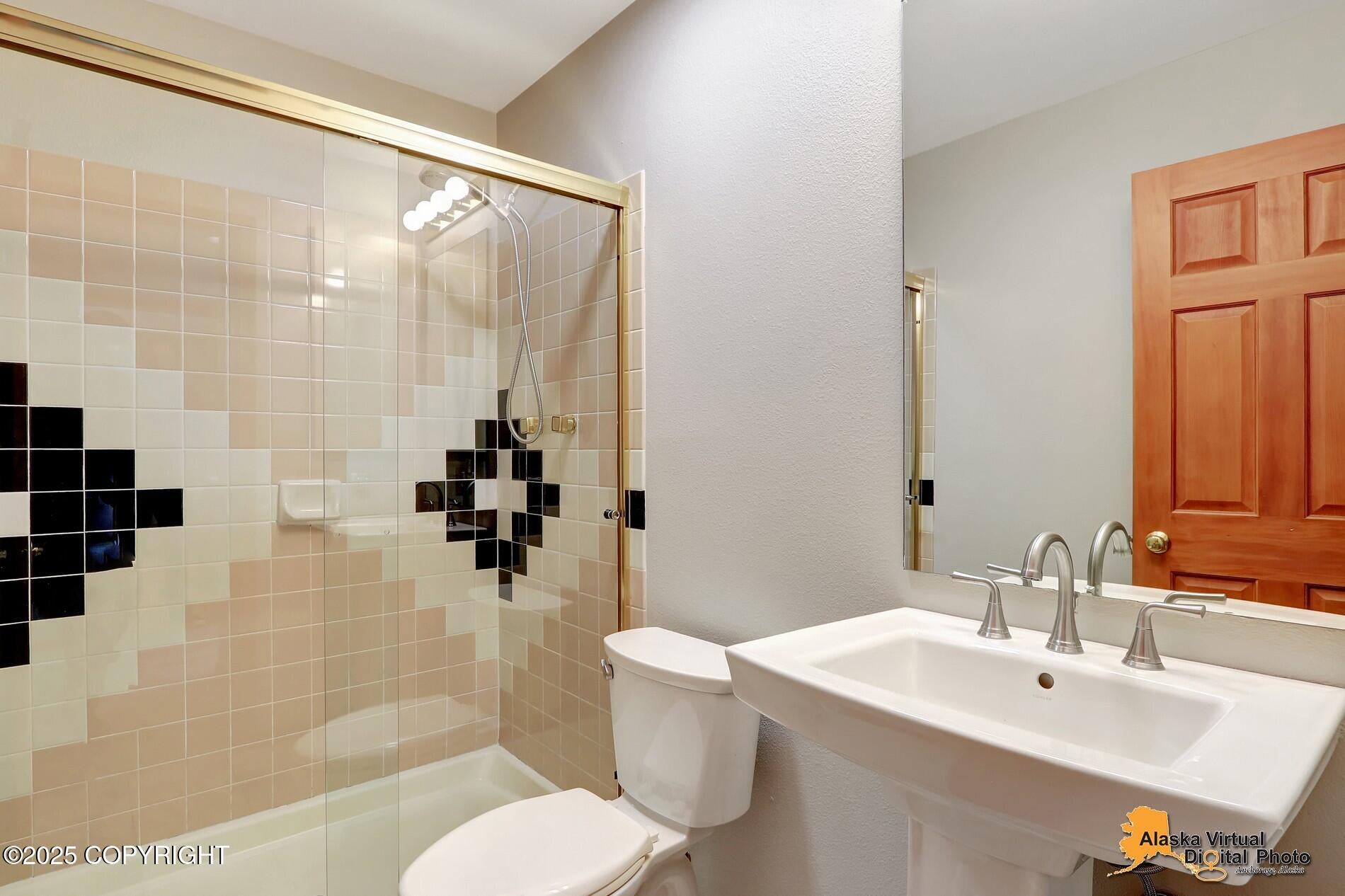 Anchorage, Alaska, 99504, United States, 6 Bedrooms Bedrooms, ,5 BathroomsBathrooms,Residential,Active,1926712