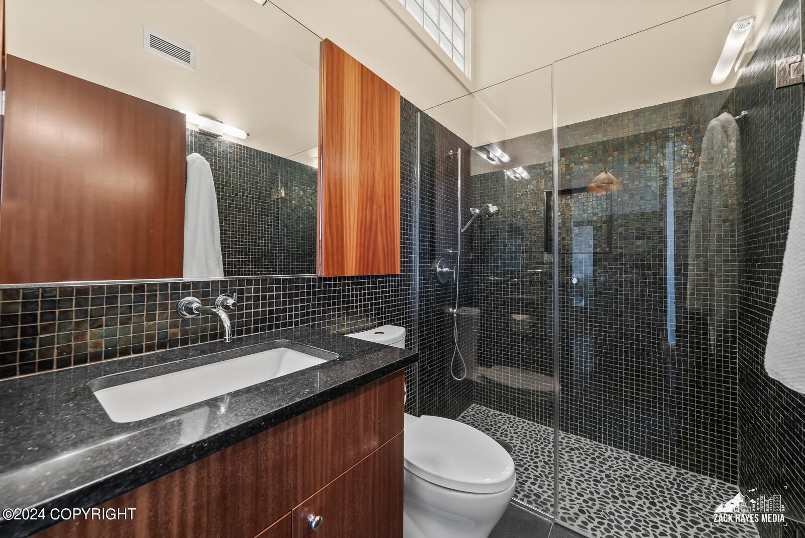 Anchorage, Alaska, 99516, United States, 4 Bedrooms Bedrooms, ,7 BathroomsBathrooms,Residential,Active,1849221