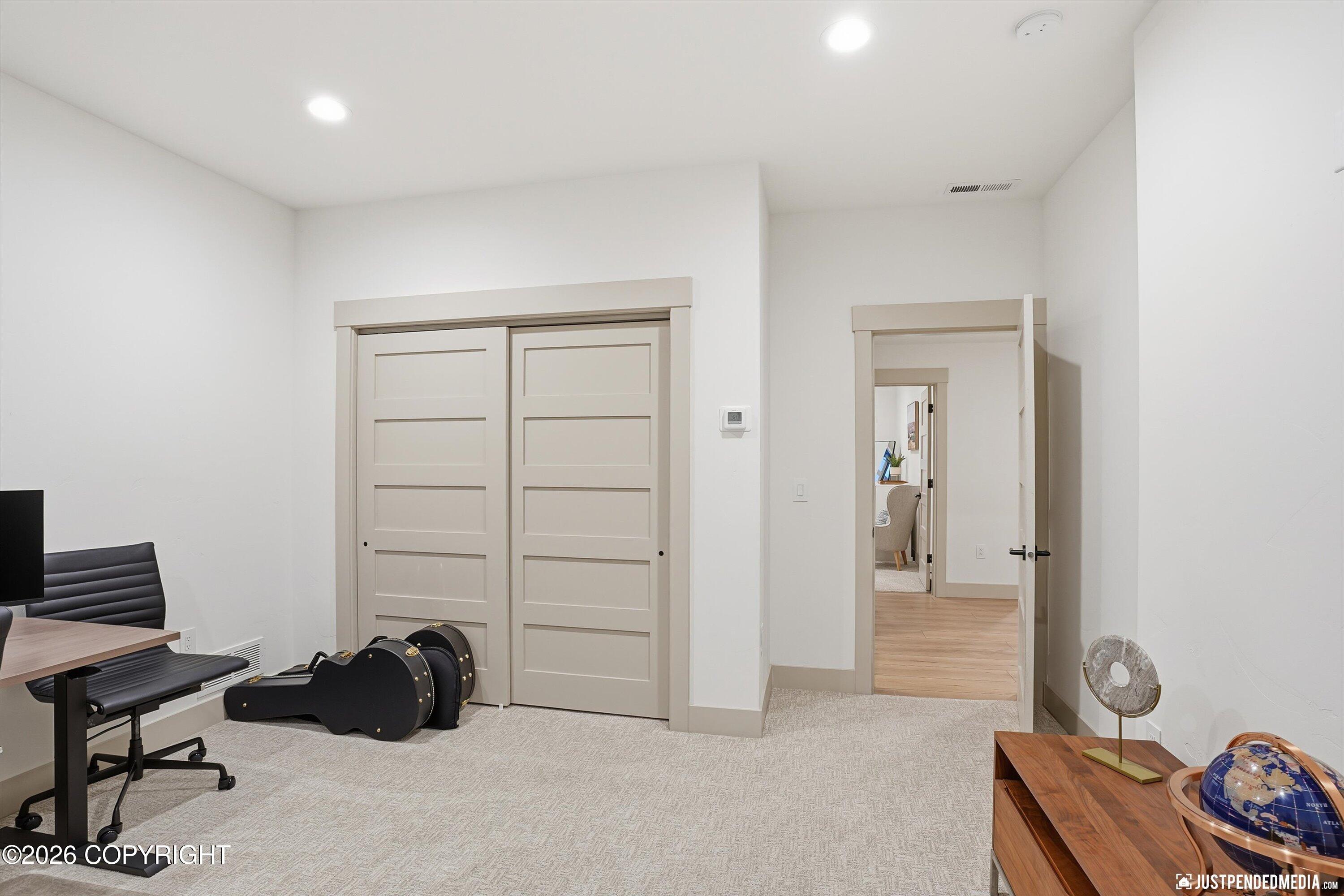 Anchorage, Alaska, 99516, United States, 4 Bedrooms Bedrooms, ,6 BathroomsBathrooms,Residential,Active,2011878