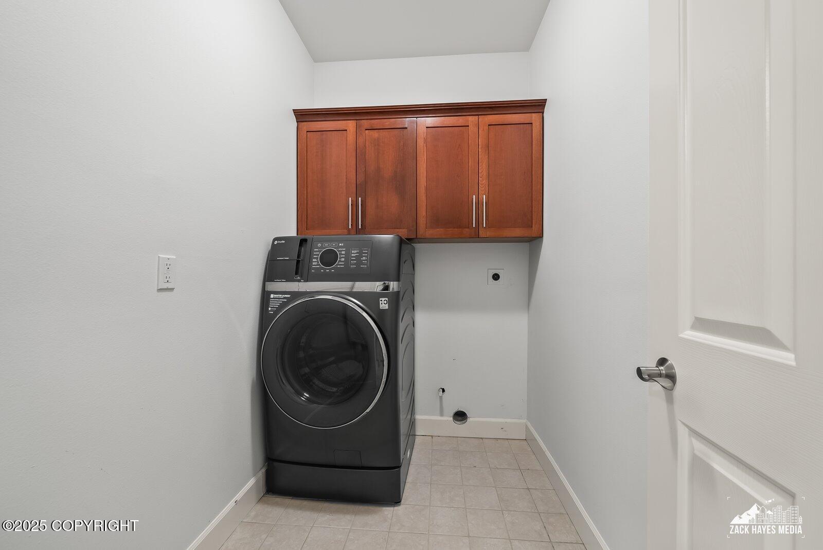 Anchorage, Alaska, 99507, United States, 4 Bedrooms Bedrooms, ,4 BathroomsBathrooms,Residential,Active,1965789