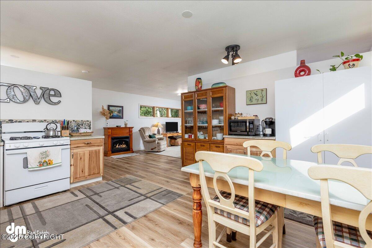 Anchorage, Alaska, 99516, United States, 4 Bedrooms Bedrooms, ,5 BathroomsBathrooms,Residential,Active,1914594