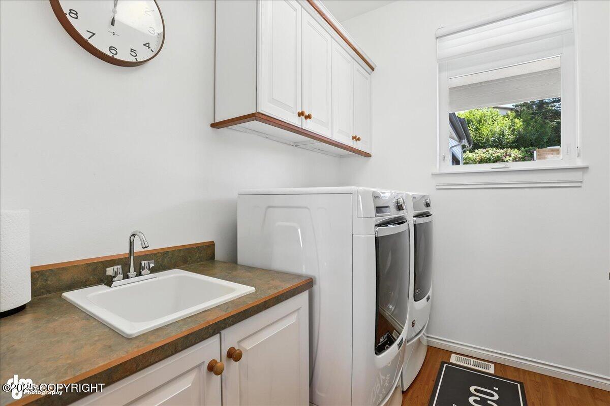 Anchorage, Alaska, 99516, United States, 6 Bedrooms Bedrooms, ,5 BathroomsBathrooms,Residential,Active,1914593