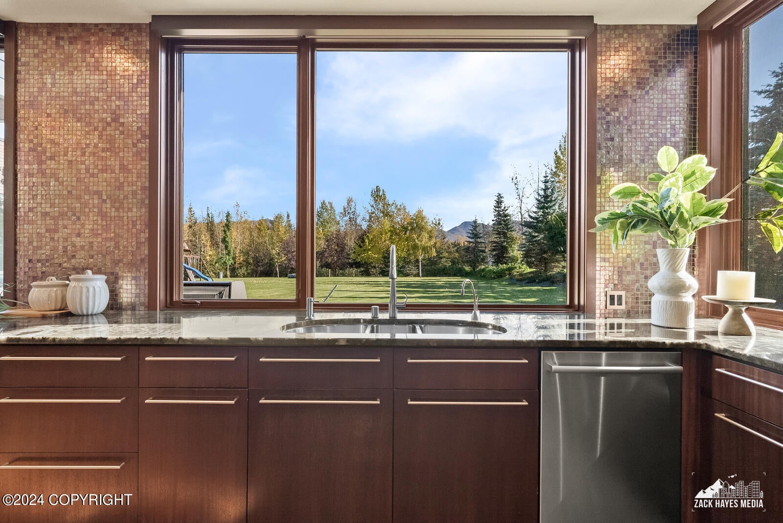 Anchorage, Alaska, 99516, United States, 4 Bedrooms Bedrooms, ,7 BathroomsBathrooms,Residential,Active,1849221