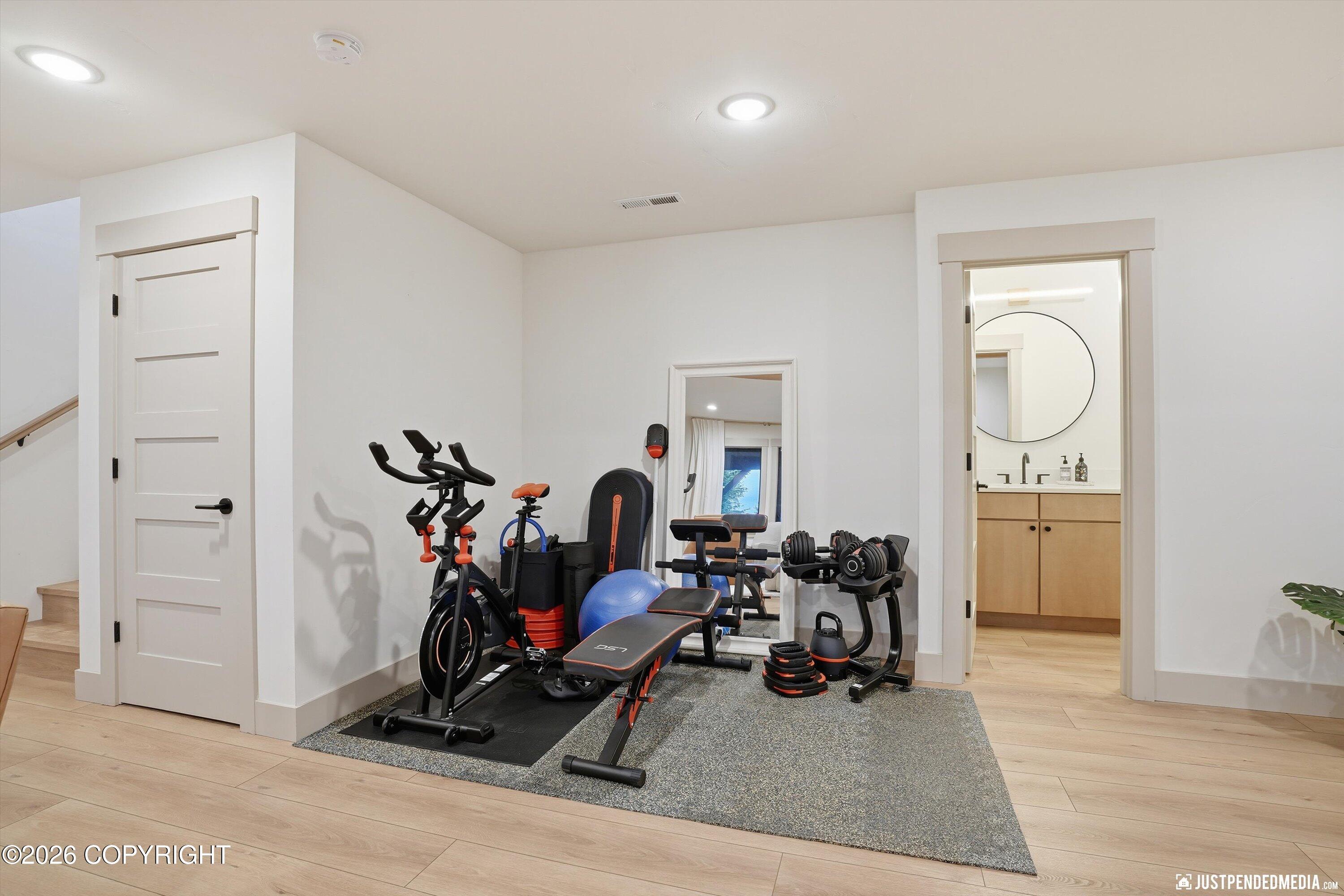 Anchorage, Alaska, 99516, United States, 4 Bedrooms Bedrooms, ,6 BathroomsBathrooms,Residential,Active,2011878