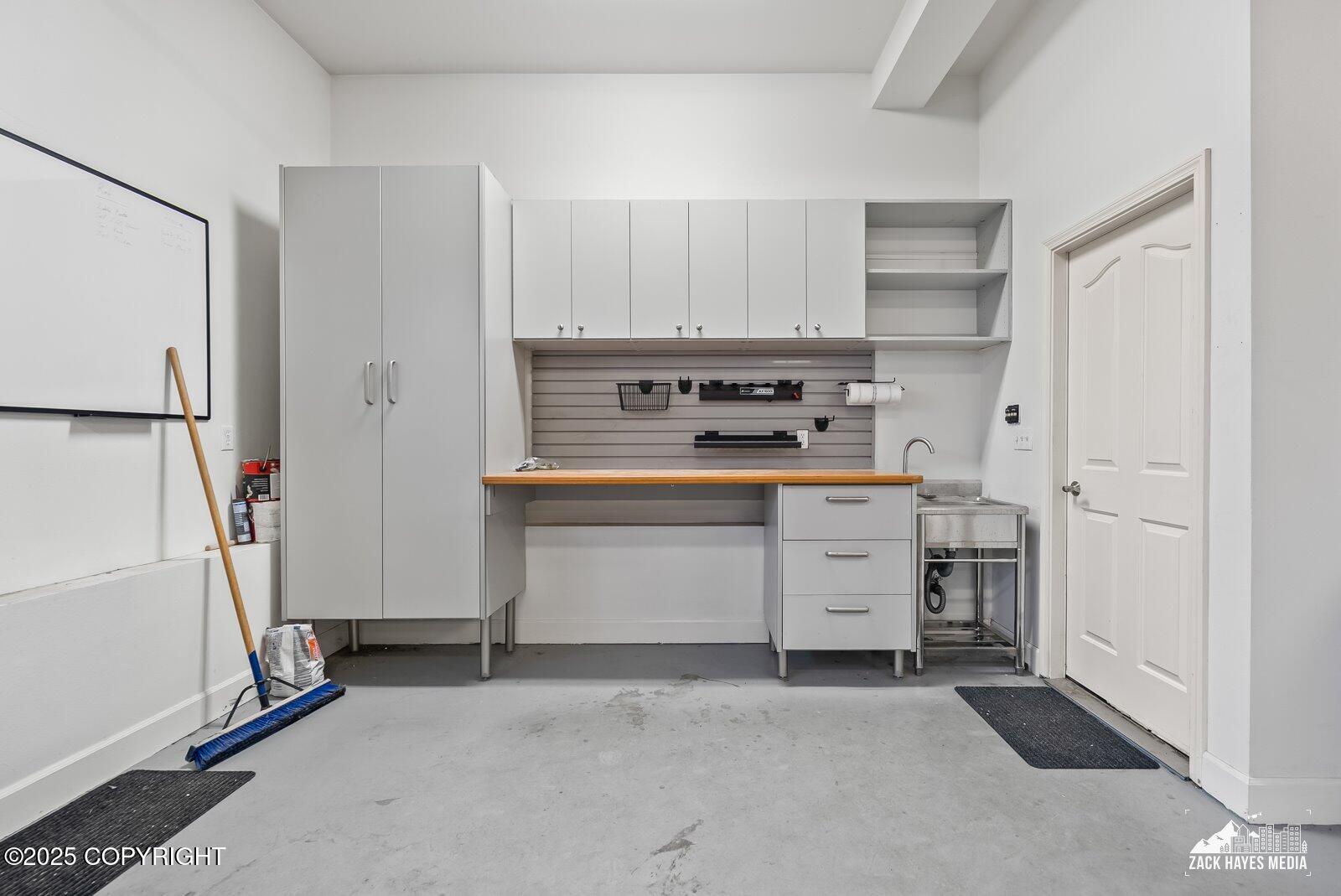 Anchorage, Alaska, 99507, United States, 4 Bedrooms Bedrooms, ,4 BathroomsBathrooms,Residential,Active,1965789