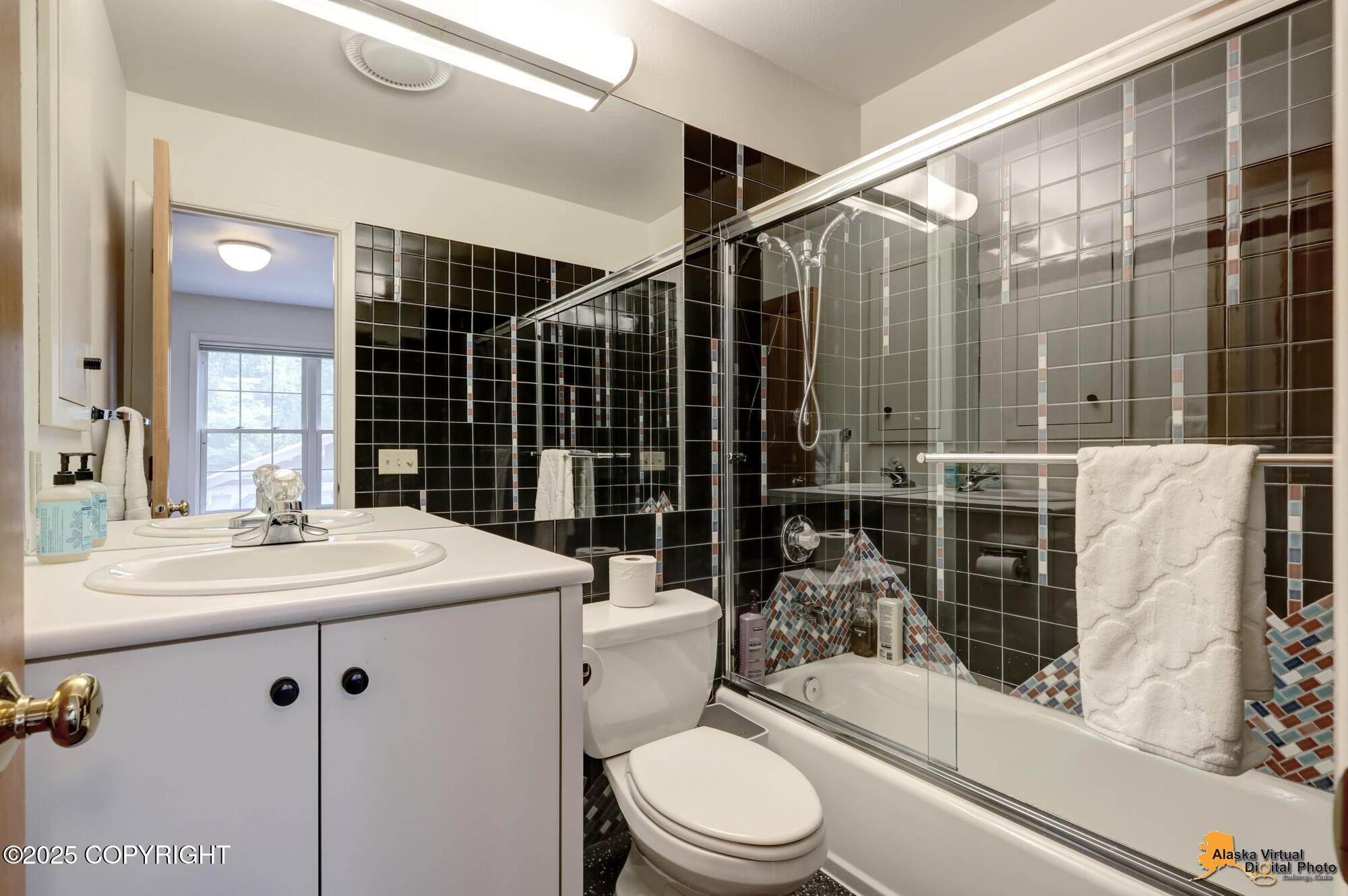 Anchorage, Alaska, 99501, United States, 4 Bedrooms Bedrooms, ,5 BathroomsBathrooms,Residential,Active,1920233