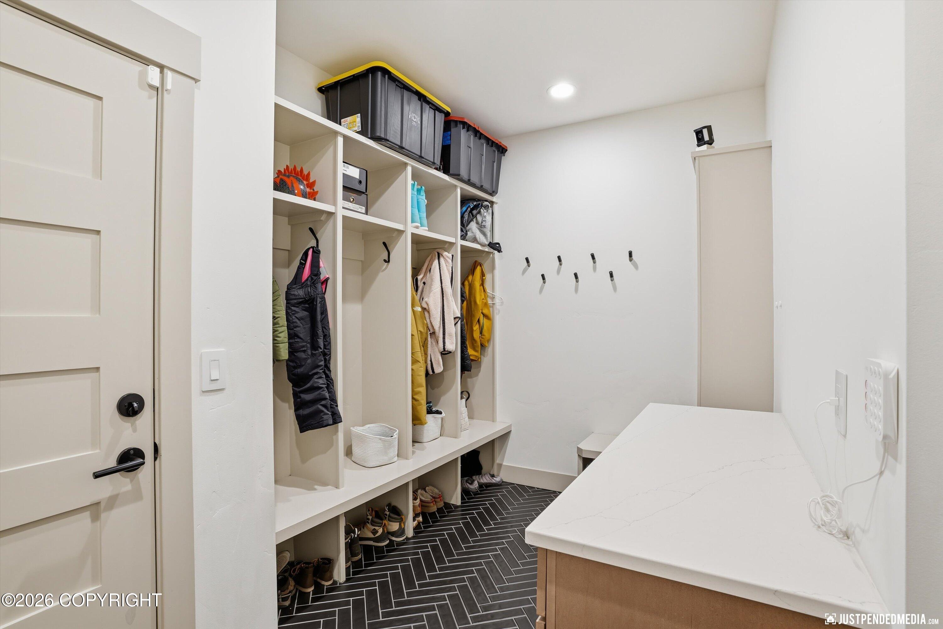 Anchorage, Alaska, 99516, United States, 4 Bedrooms Bedrooms, ,6 BathroomsBathrooms,Residential,Active,2011878