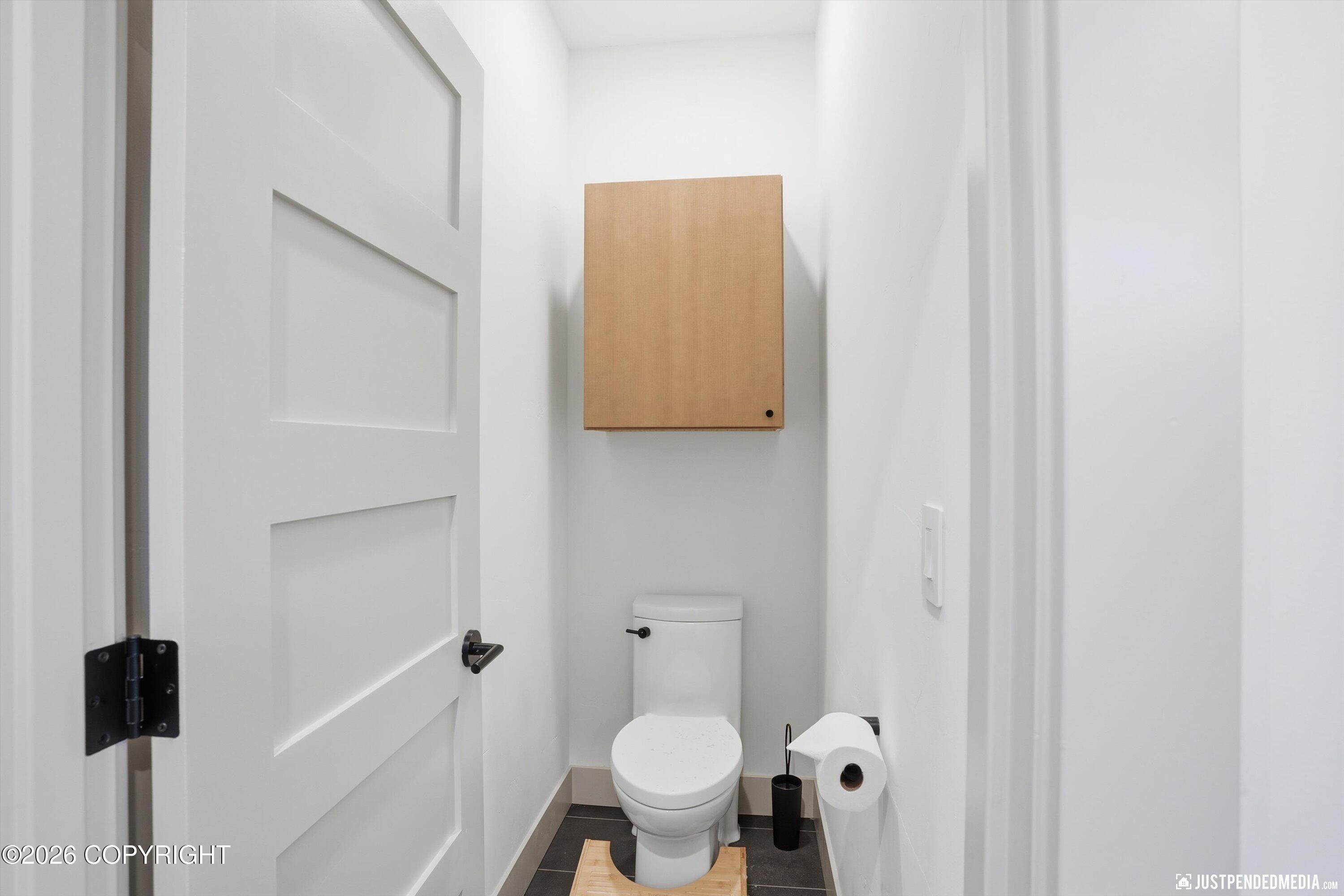 Anchorage, Alaska, 99516, United States, 4 Bedrooms Bedrooms, ,6 BathroomsBathrooms,Residential,Active,2011878