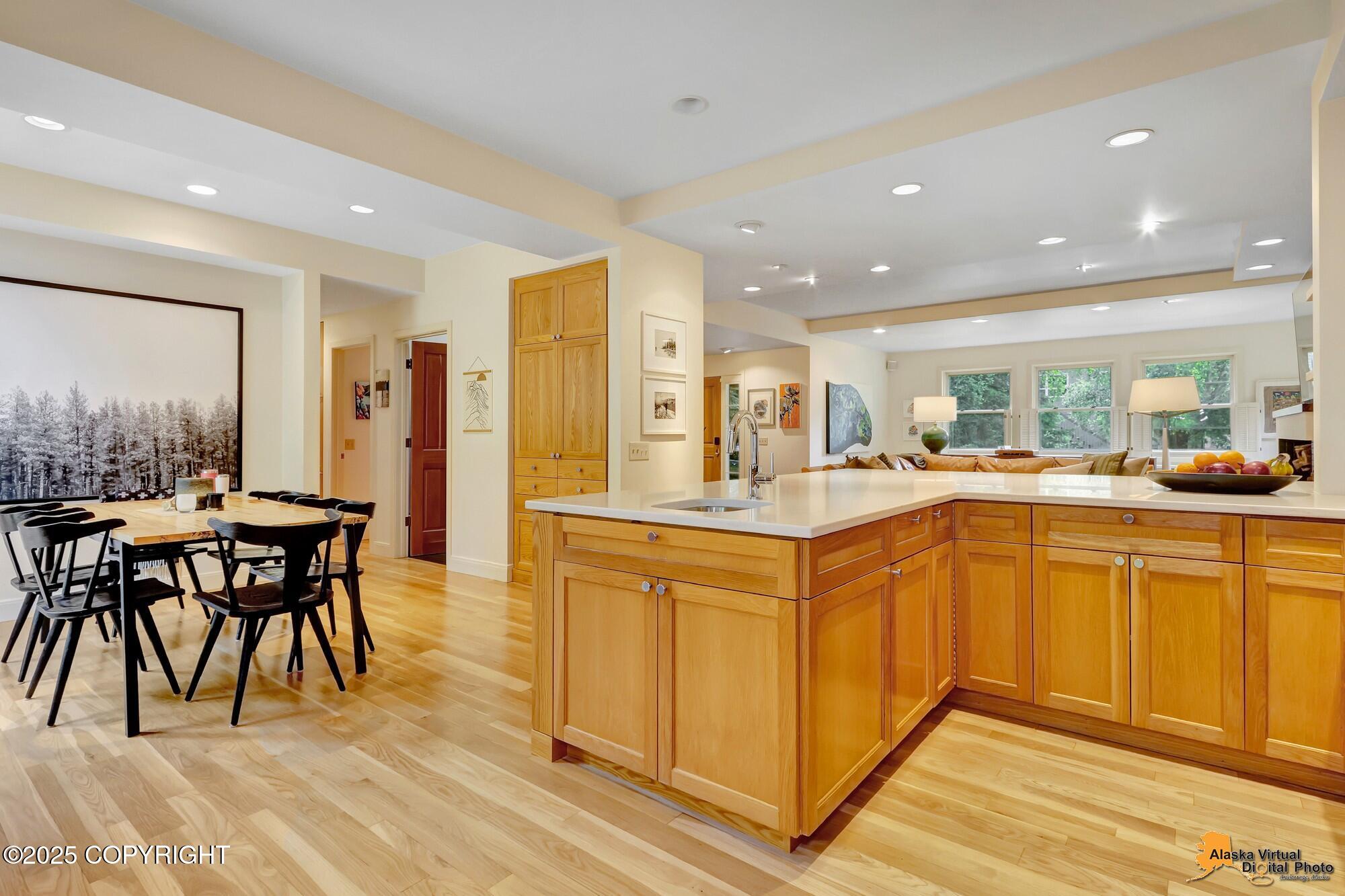 Anchorage, Alaska, 99501, United States, 4 Bedrooms Bedrooms, ,5 BathroomsBathrooms,Residential,Active,1920233