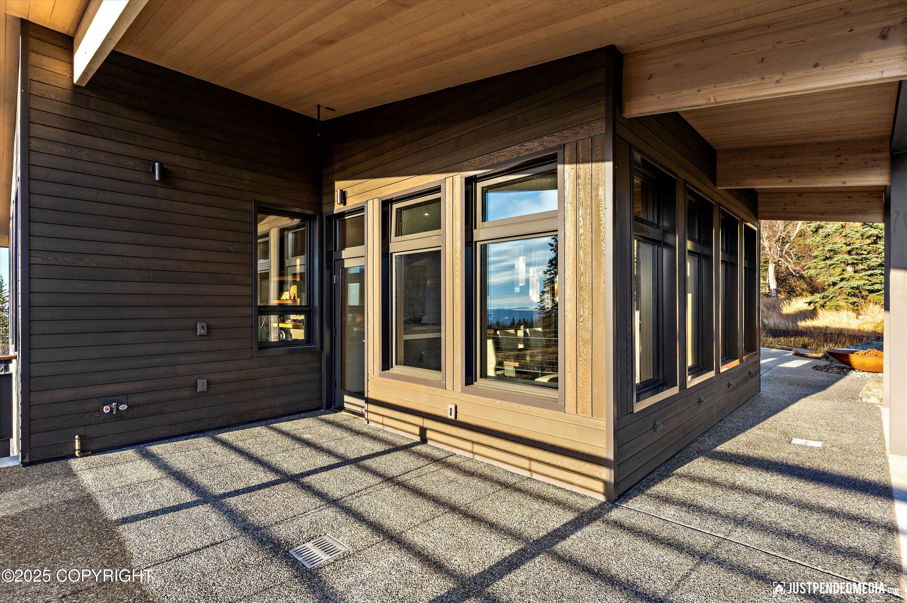 Anchorage, Alaska, 99507, United States, 3 Bedrooms Bedrooms, ,3 BathroomsBathrooms,Residential,Active,1964460