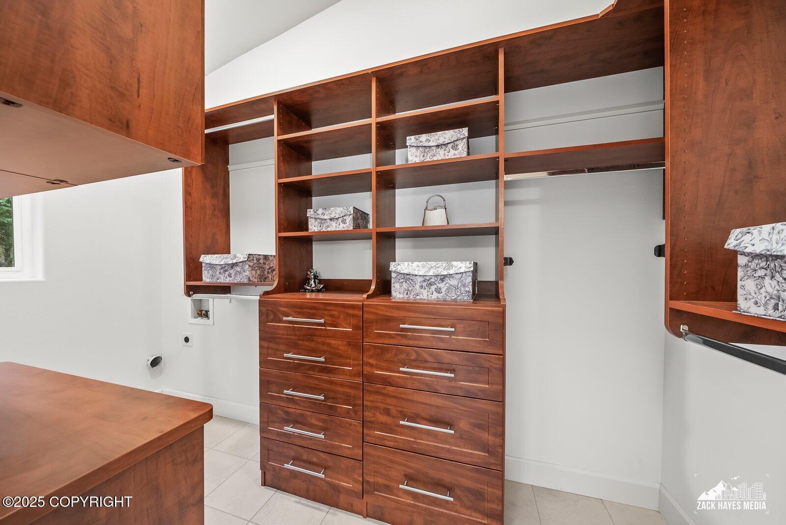 Anchorage, Alaska, 99507, United States, 4 Bedrooms Bedrooms, ,4 BathroomsBathrooms,Residential,Active,1965789