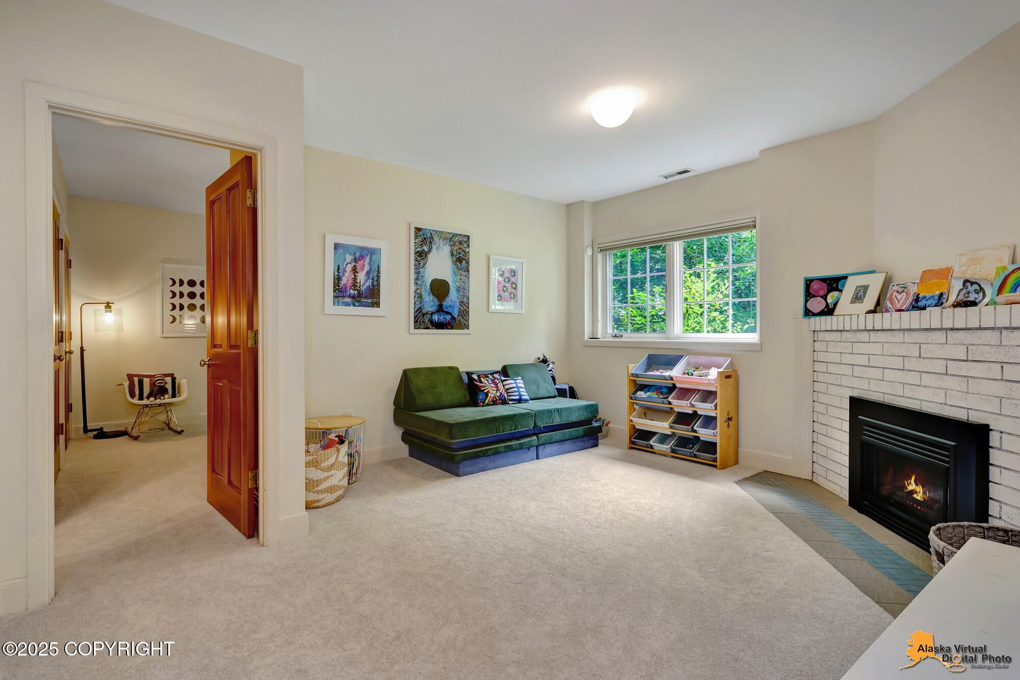 Anchorage, Alaska, 99501, United States, 4 Bedrooms Bedrooms, ,5 BathroomsBathrooms,Residential,Active,1920233