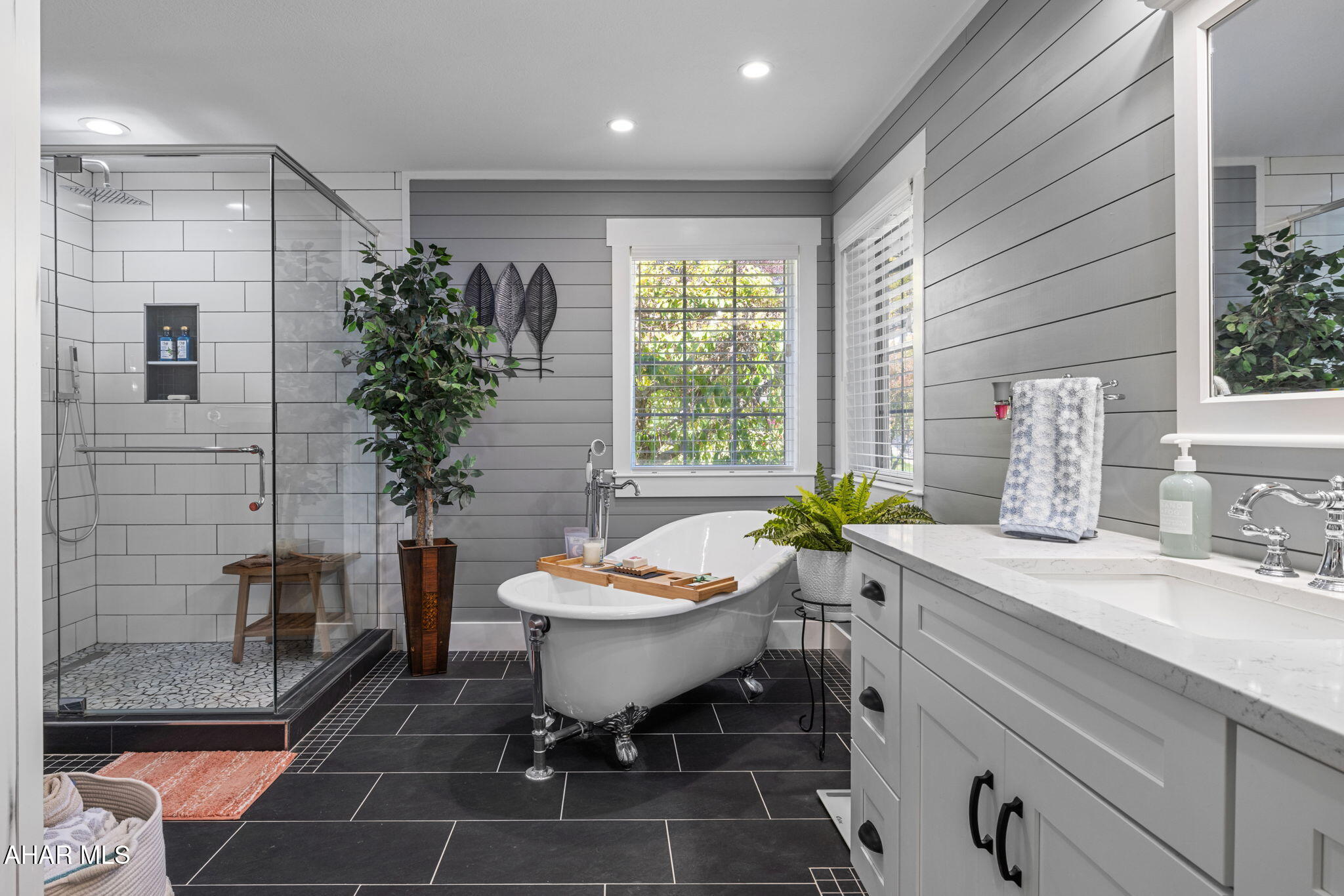 Hollidaysburg, Pennsylvania, 16648, United States, 6 Bedrooms Bedrooms, ,7 BathroomsBathrooms,Residential,Active,1971793