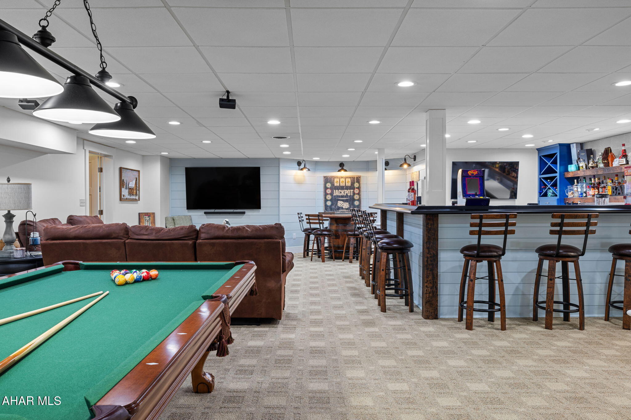 Hollidaysburg, Pennsylvania, 16648, United States, 6 Bedrooms Bedrooms, ,7 BathroomsBathrooms,Residential,Active,1971793