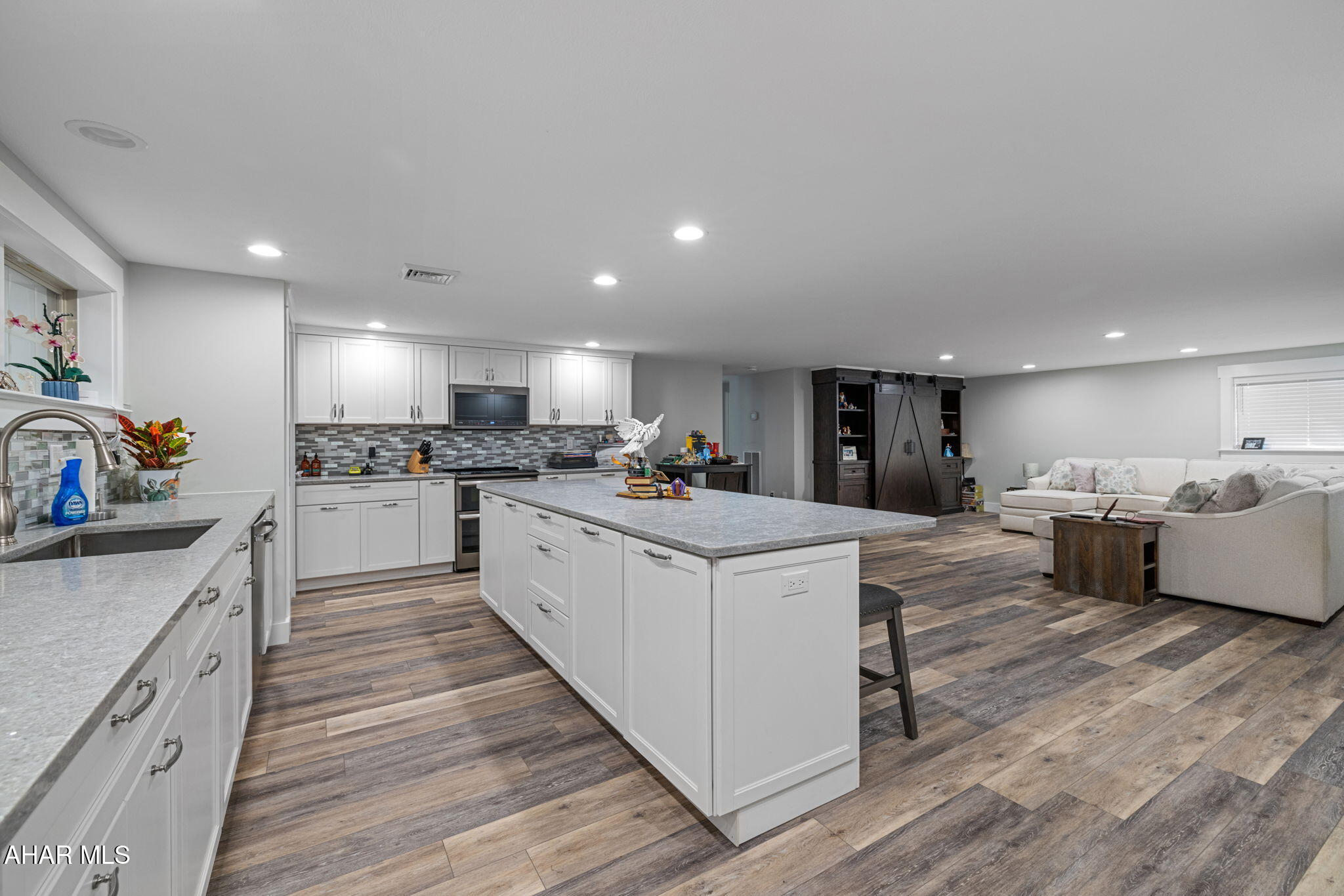 Hollidaysburg, Pennsylvania, 16648, United States, 6 Bedrooms Bedrooms, ,7 BathroomsBathrooms,Residential,Active,1971793