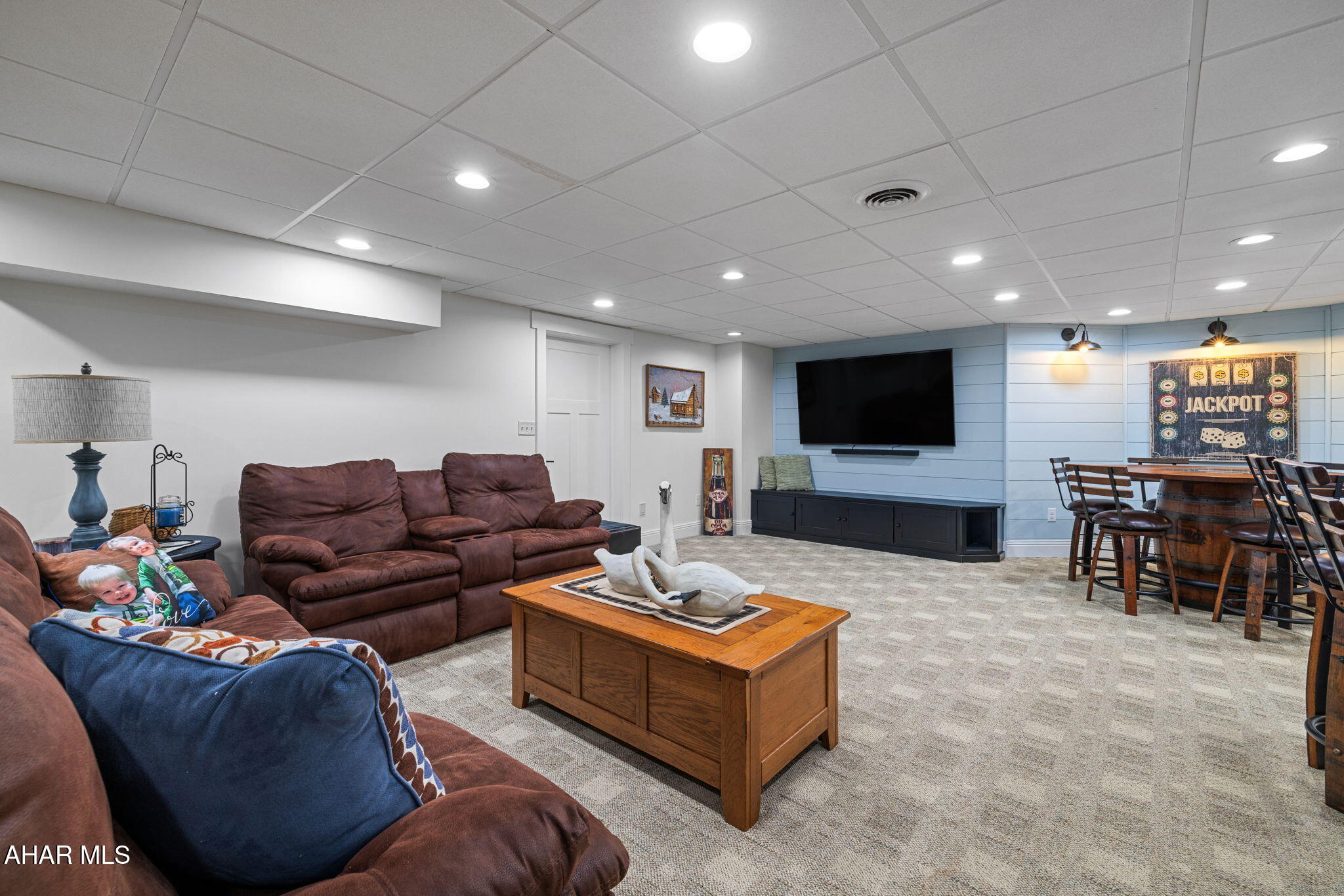 Hollidaysburg, Pennsylvania, 16648, United States, 6 Bedrooms Bedrooms, ,7 BathroomsBathrooms,Residential,Active,1971793