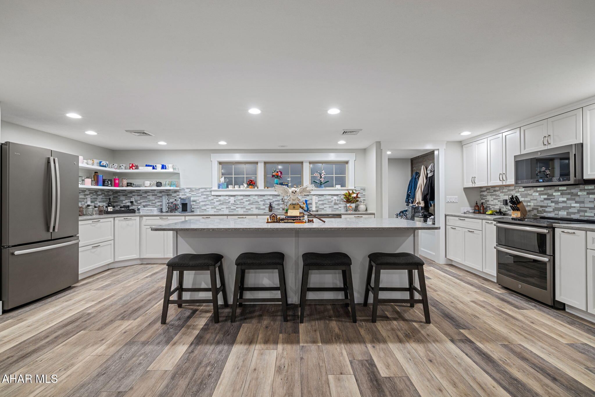 Hollidaysburg, Pennsylvania, 16648, United States, 6 Bedrooms Bedrooms, ,7 BathroomsBathrooms,Residential,Active,1971793