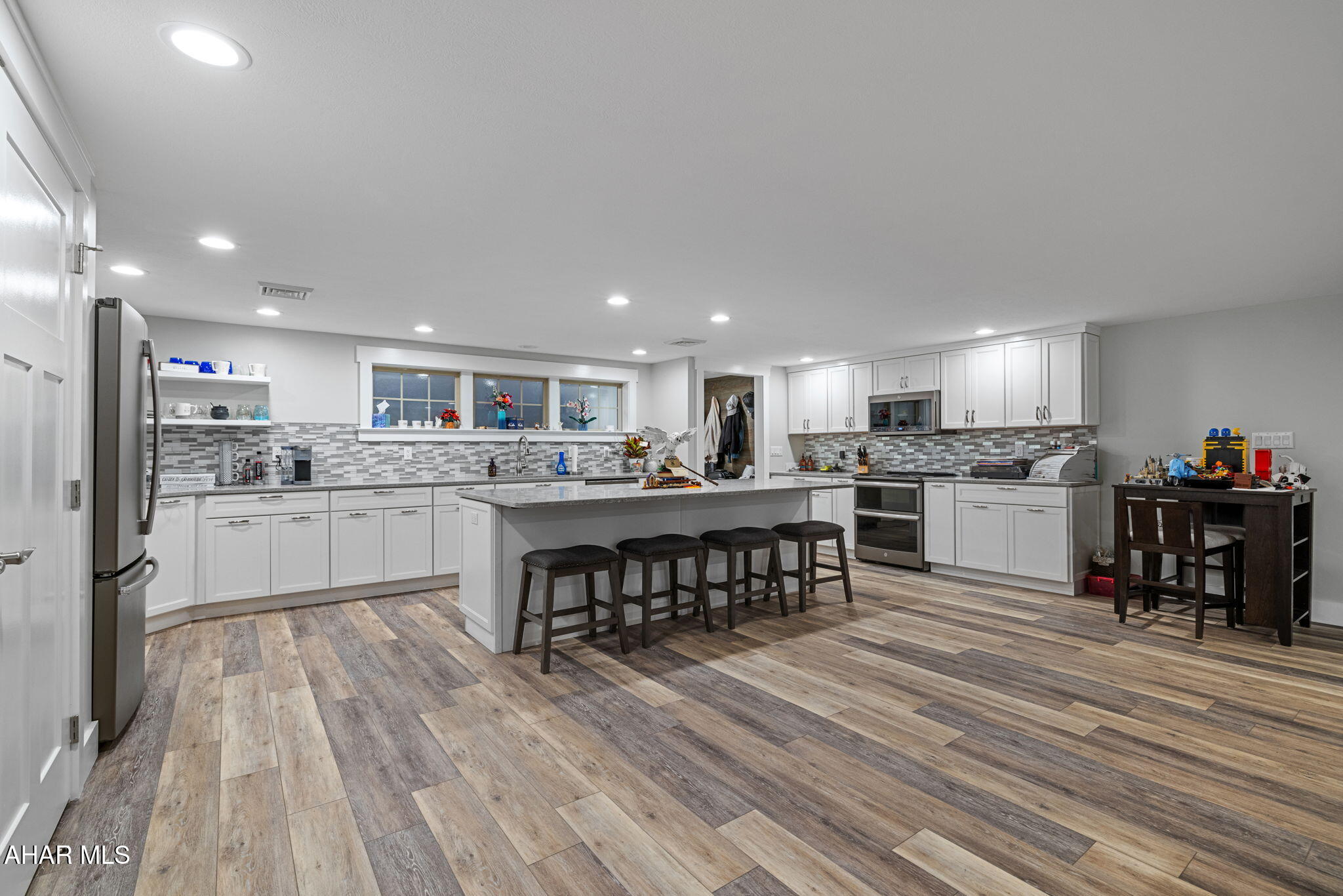 Hollidaysburg, Pennsylvania, 16648, United States, 6 Bedrooms Bedrooms, ,7 BathroomsBathrooms,Residential,Active,1971793