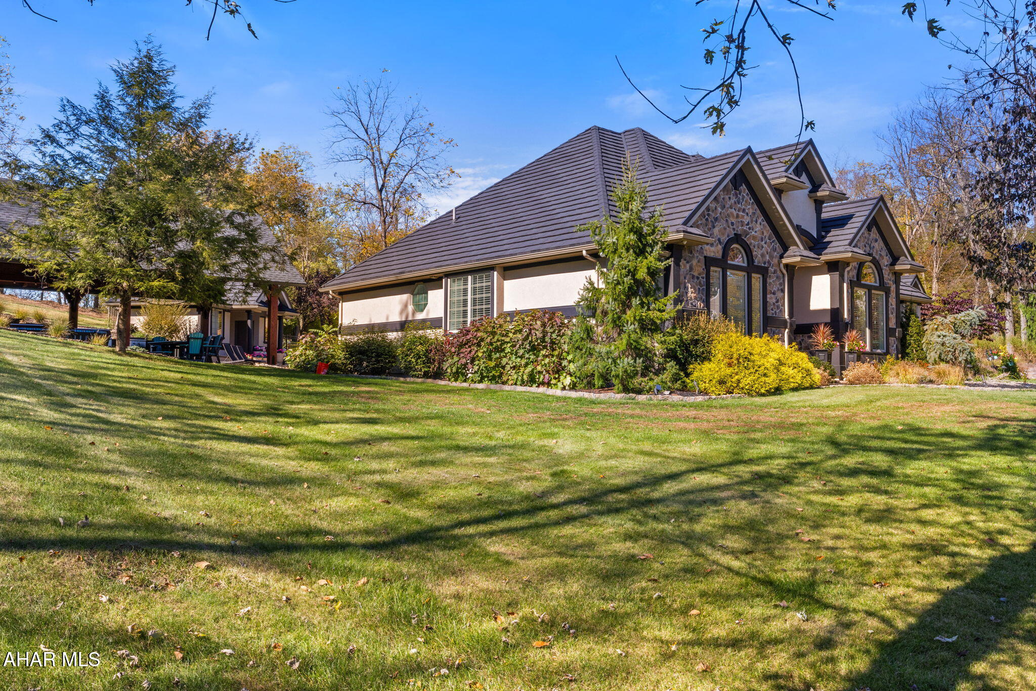 Hollidaysburg, Pennsylvania, 16648, United States, 6 Bedrooms Bedrooms, ,7 BathroomsBathrooms,Residential,Active,1971793