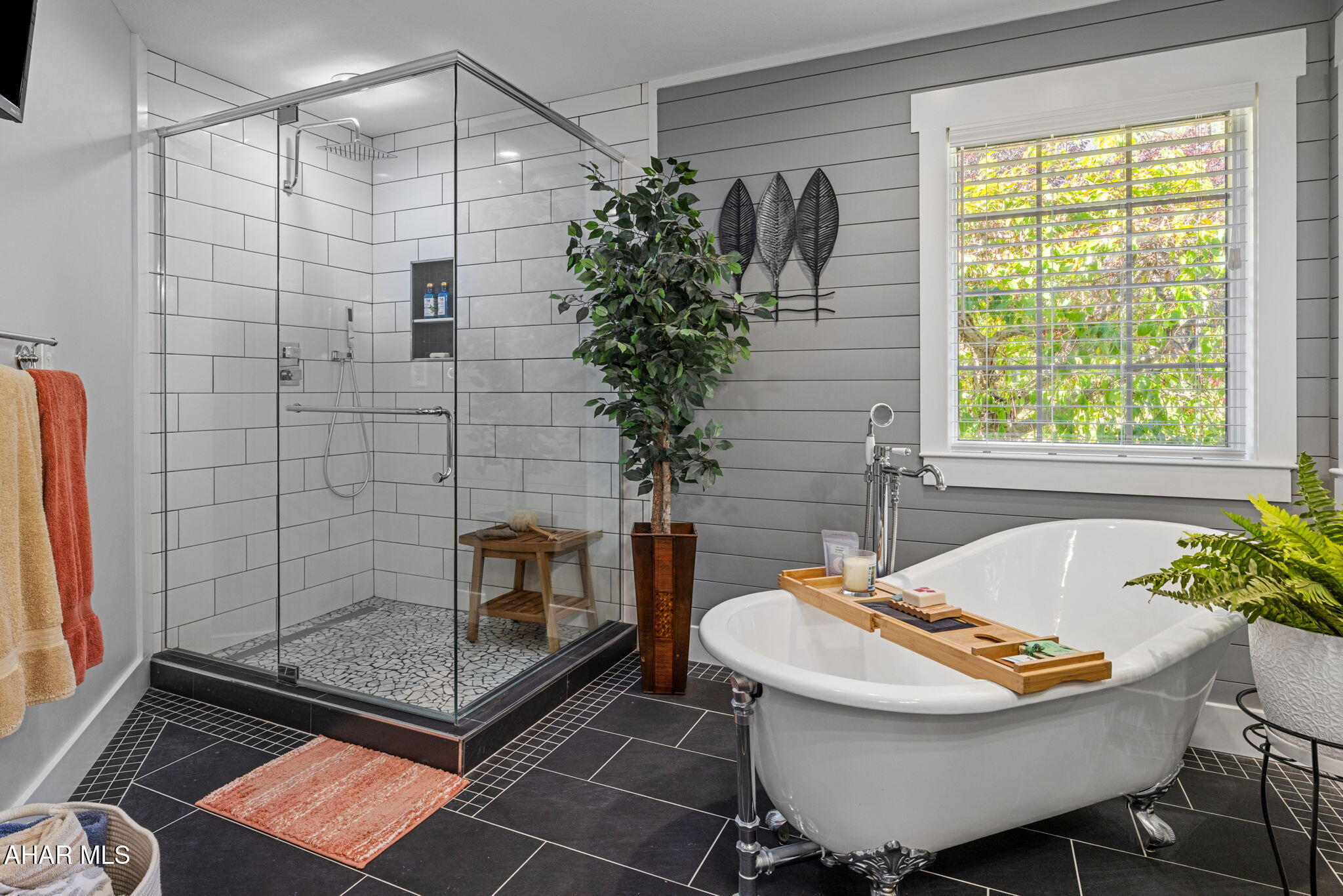 Hollidaysburg, Pennsylvania, 16648, United States, 6 Bedrooms Bedrooms, ,7 BathroomsBathrooms,Residential,Active,1971793