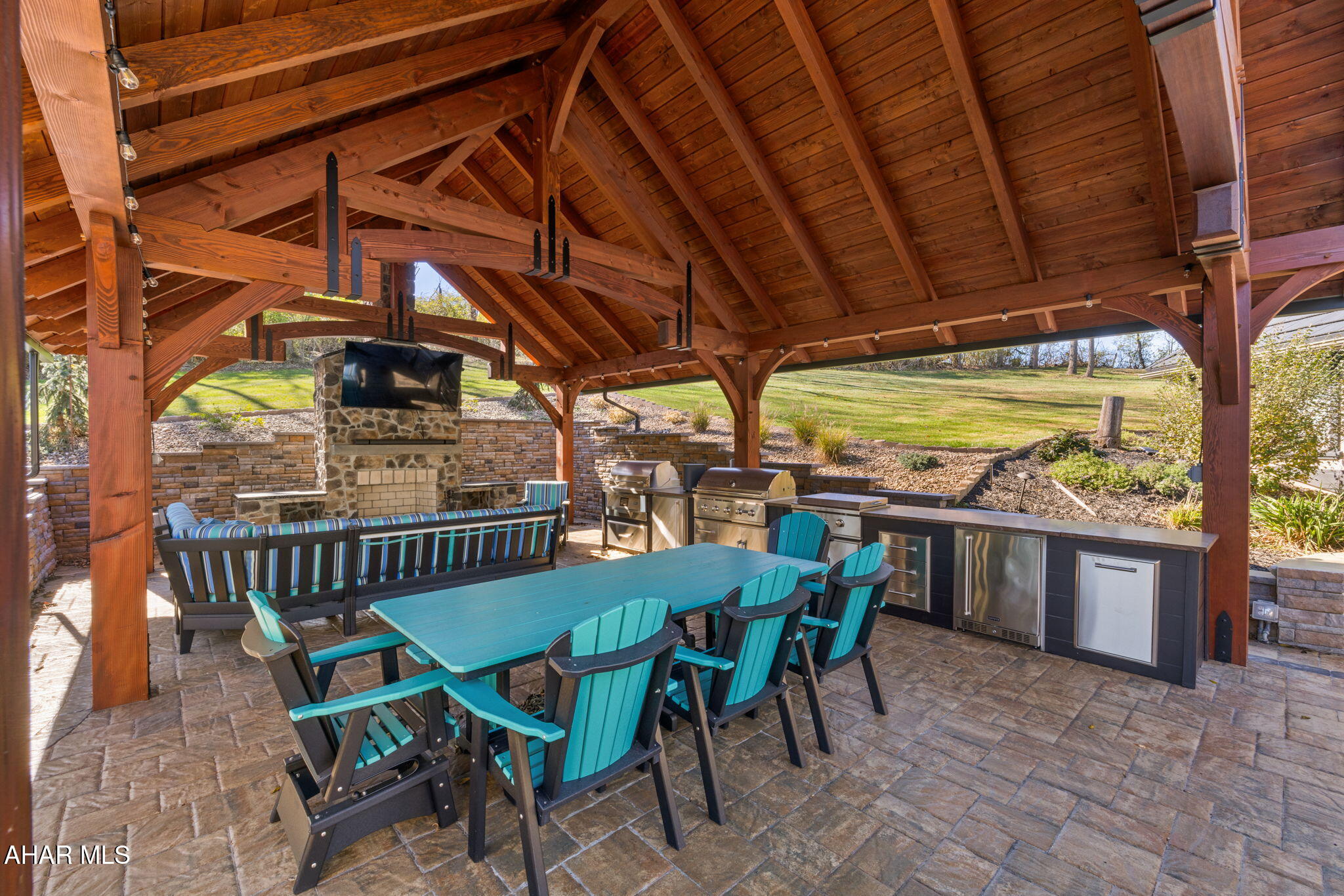 Hollidaysburg, Pennsylvania, 16648, United States, 6 Bedrooms Bedrooms, ,7 BathroomsBathrooms,Residential,Active,1971793