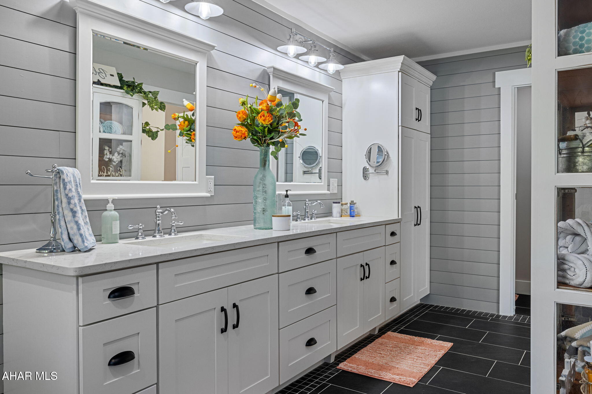 Hollidaysburg, Pennsylvania, 16648, United States, 6 Bedrooms Bedrooms, ,7 BathroomsBathrooms,Residential,Active,1971793