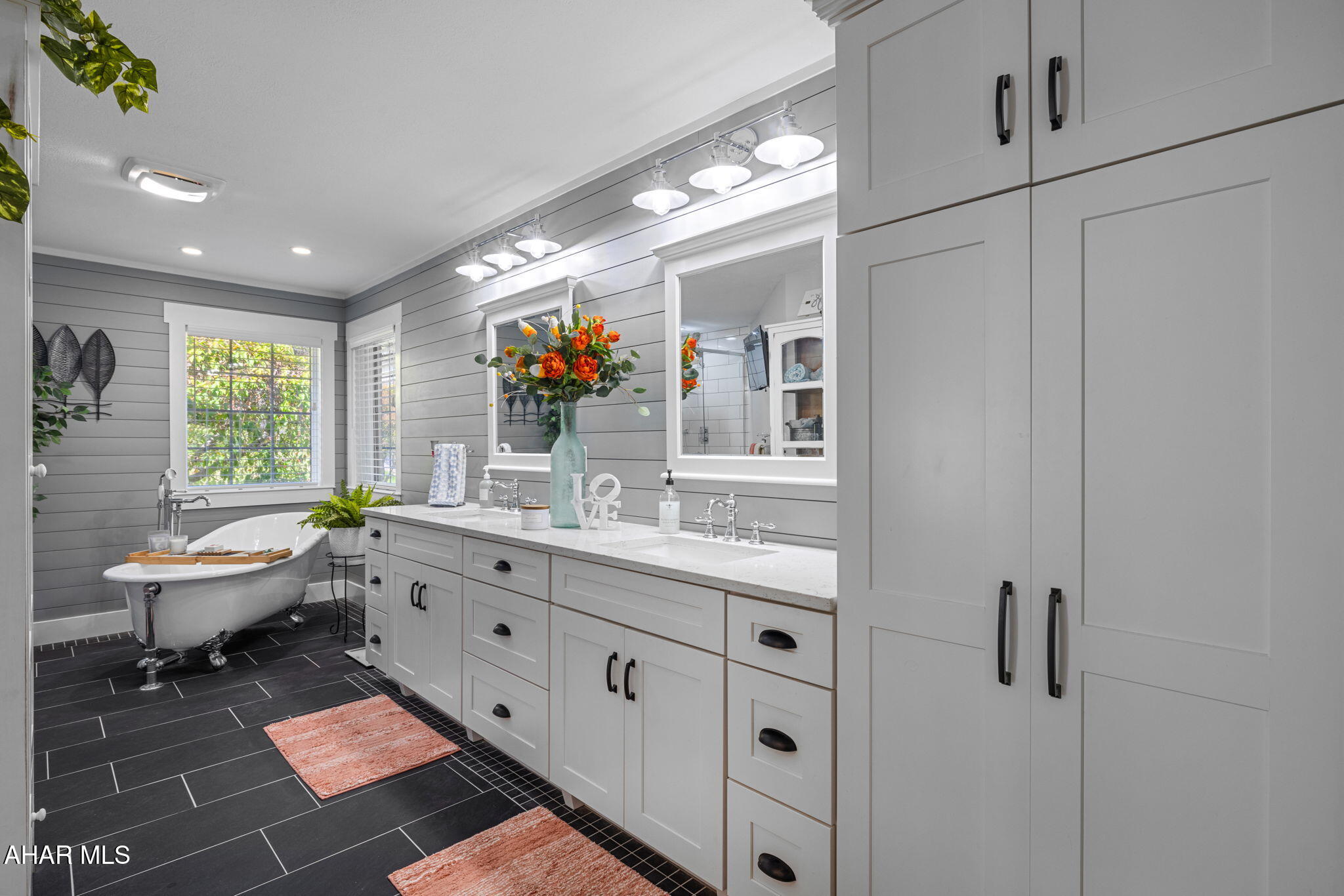 Hollidaysburg, Pennsylvania, 16648, United States, 6 Bedrooms Bedrooms, ,7 BathroomsBathrooms,Residential,Active,1971793