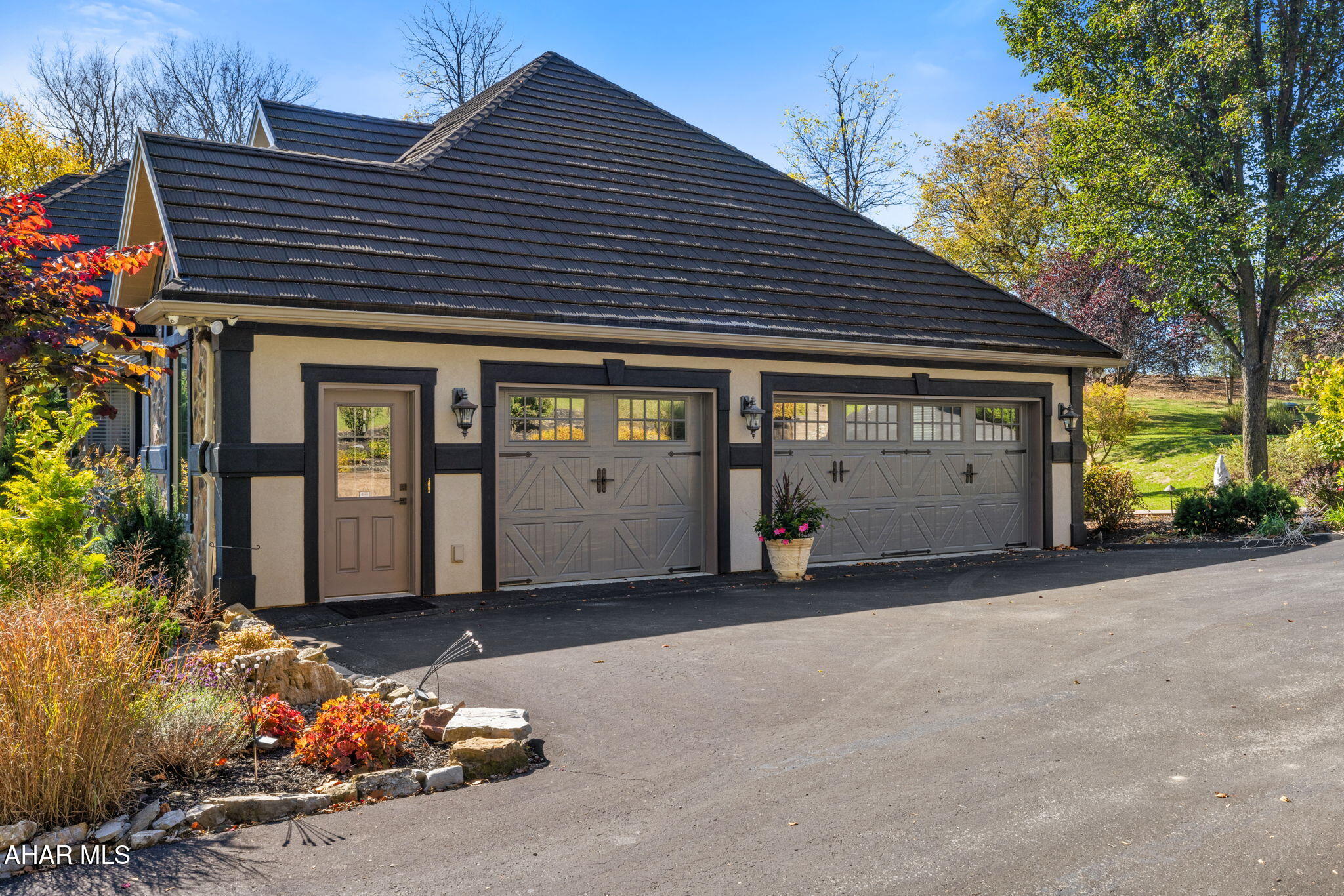 Hollidaysburg, Pennsylvania, 16648, United States, 6 Bedrooms Bedrooms, ,7 BathroomsBathrooms,Residential,Active,1971793