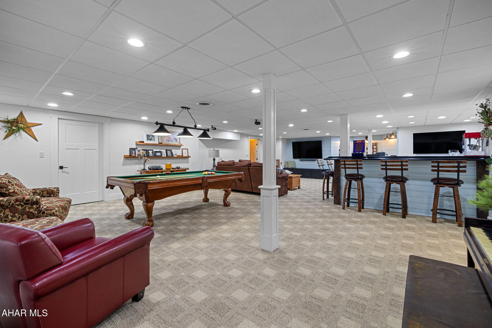 Hollidaysburg, Pennsylvania, 16648, United States, 6 Bedrooms Bedrooms, ,7 BathroomsBathrooms,Residential,Active,1971793