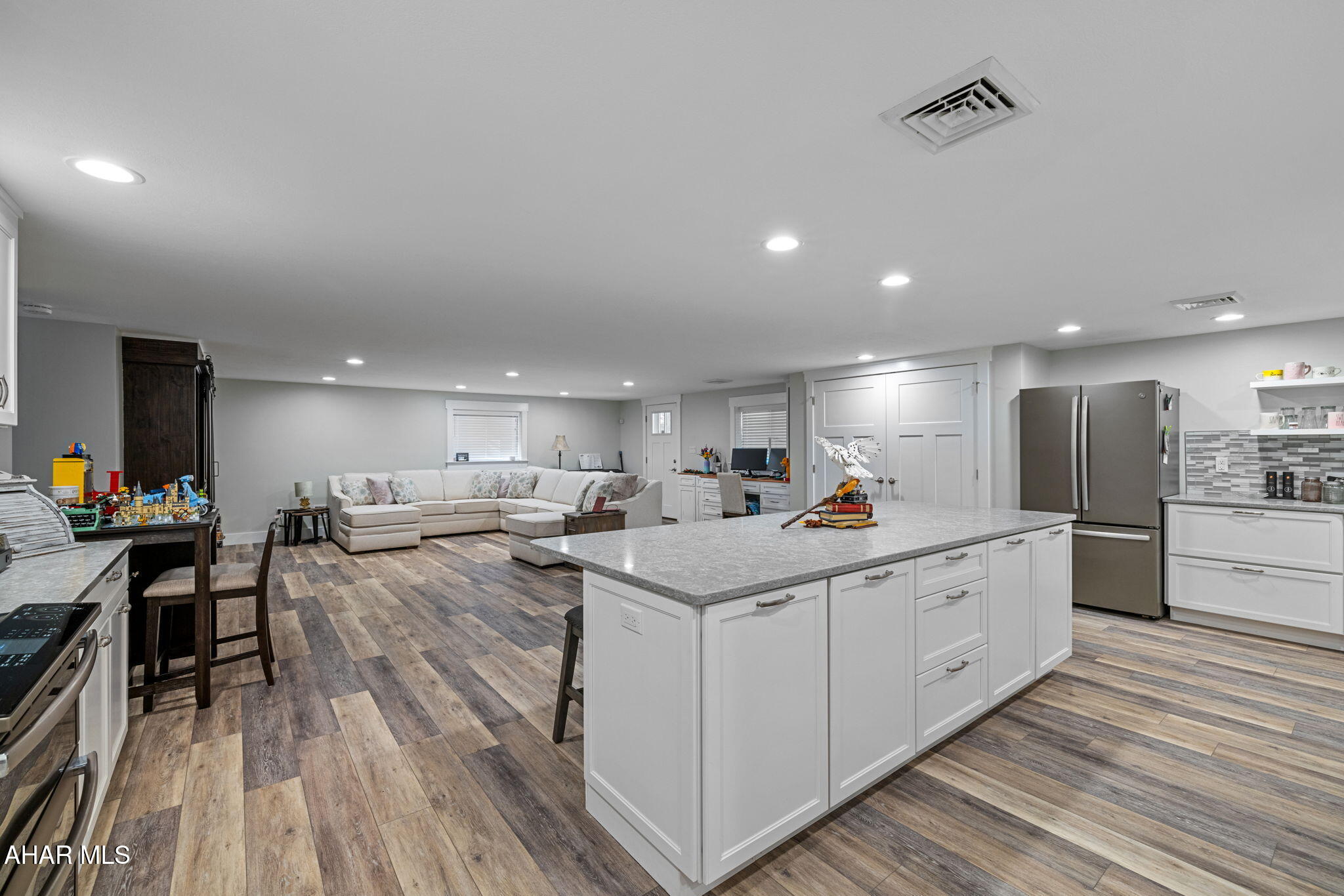 Hollidaysburg, Pennsylvania, 16648, United States, 6 Bedrooms Bedrooms, ,7 BathroomsBathrooms,Residential,Active,1971793